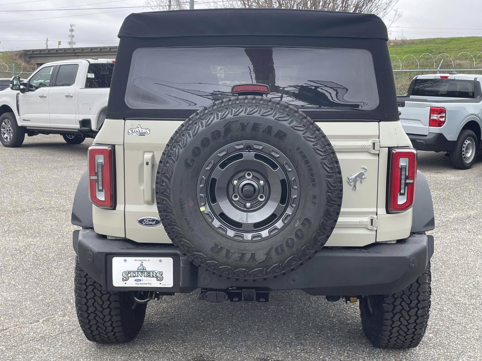 2025 Desert Sand Ford Bronco Outer Banks 4X4 SUV