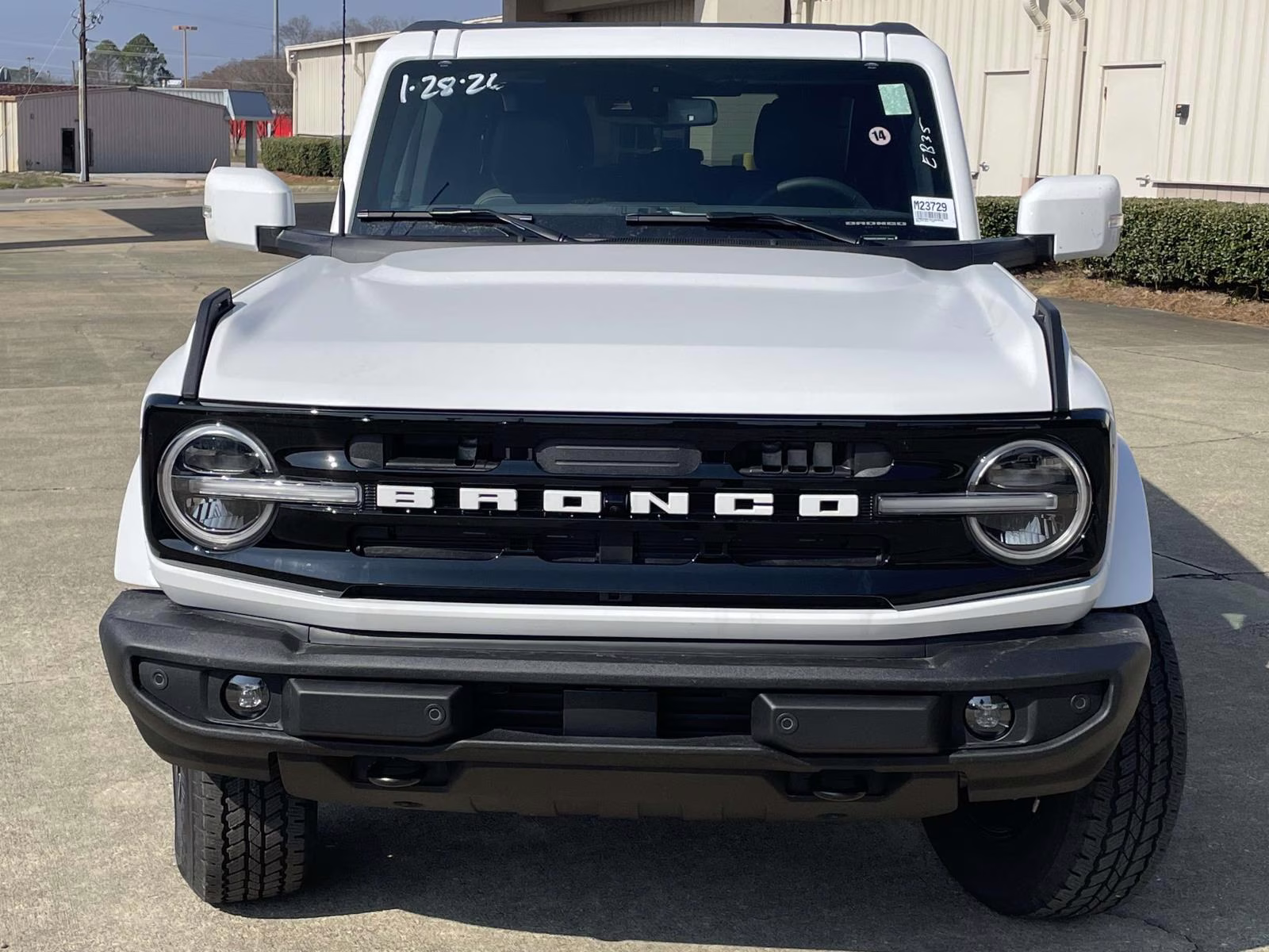 2025 Oxford White Ford Bronco Outer Banks 4X4 SUV