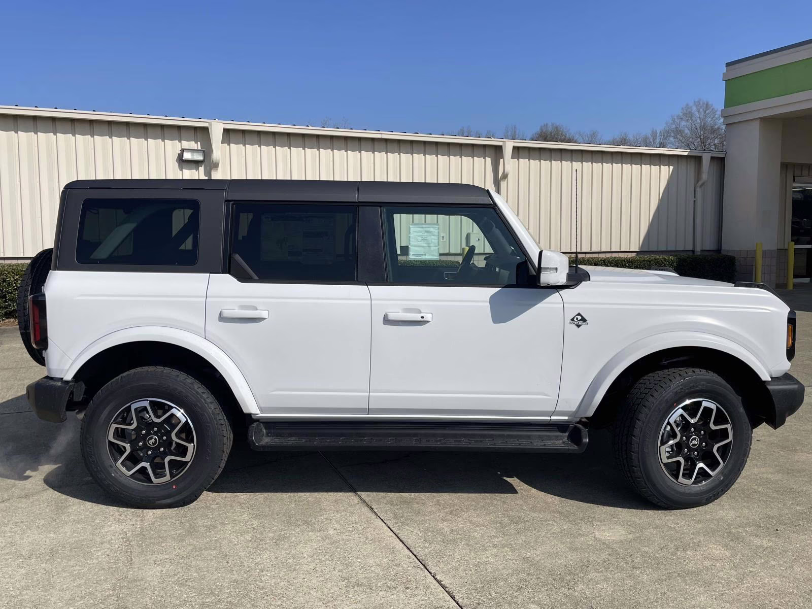 2025 Oxford White Ford Bronco Outer Banks 4X4 SUV