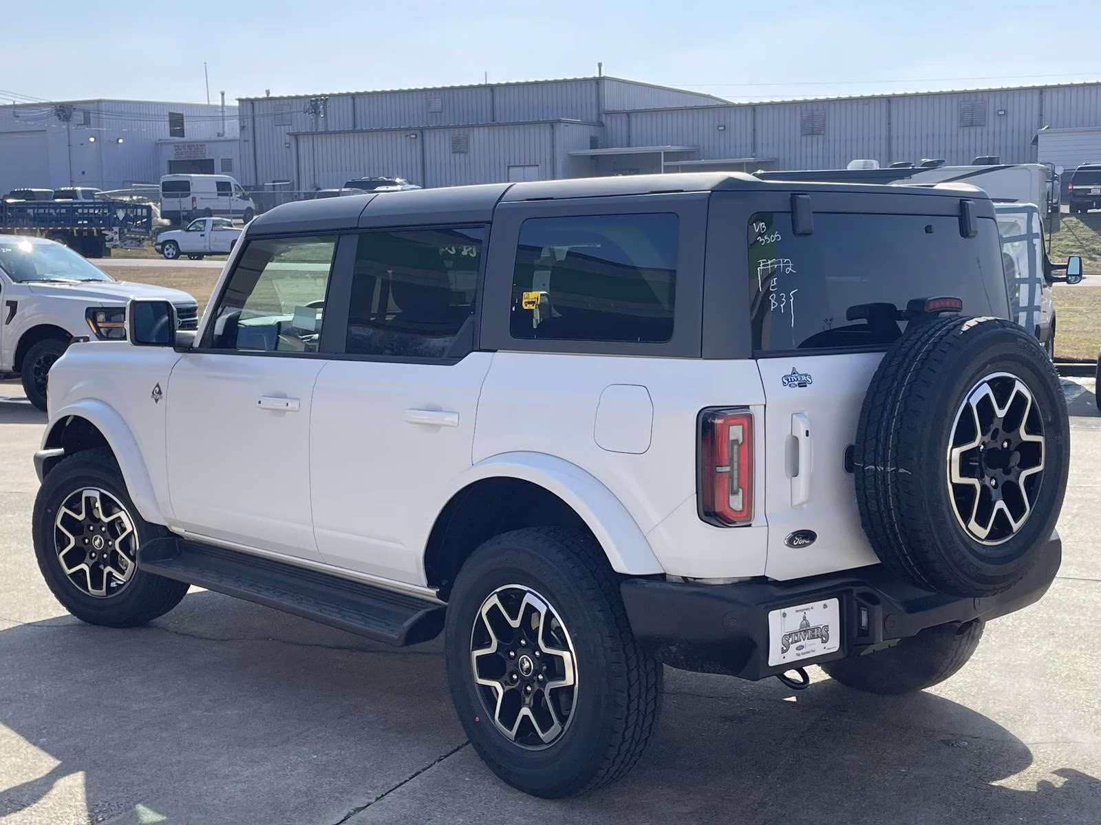 2025 Oxford White Ford Bronco Outer Banks 4X4 SUV