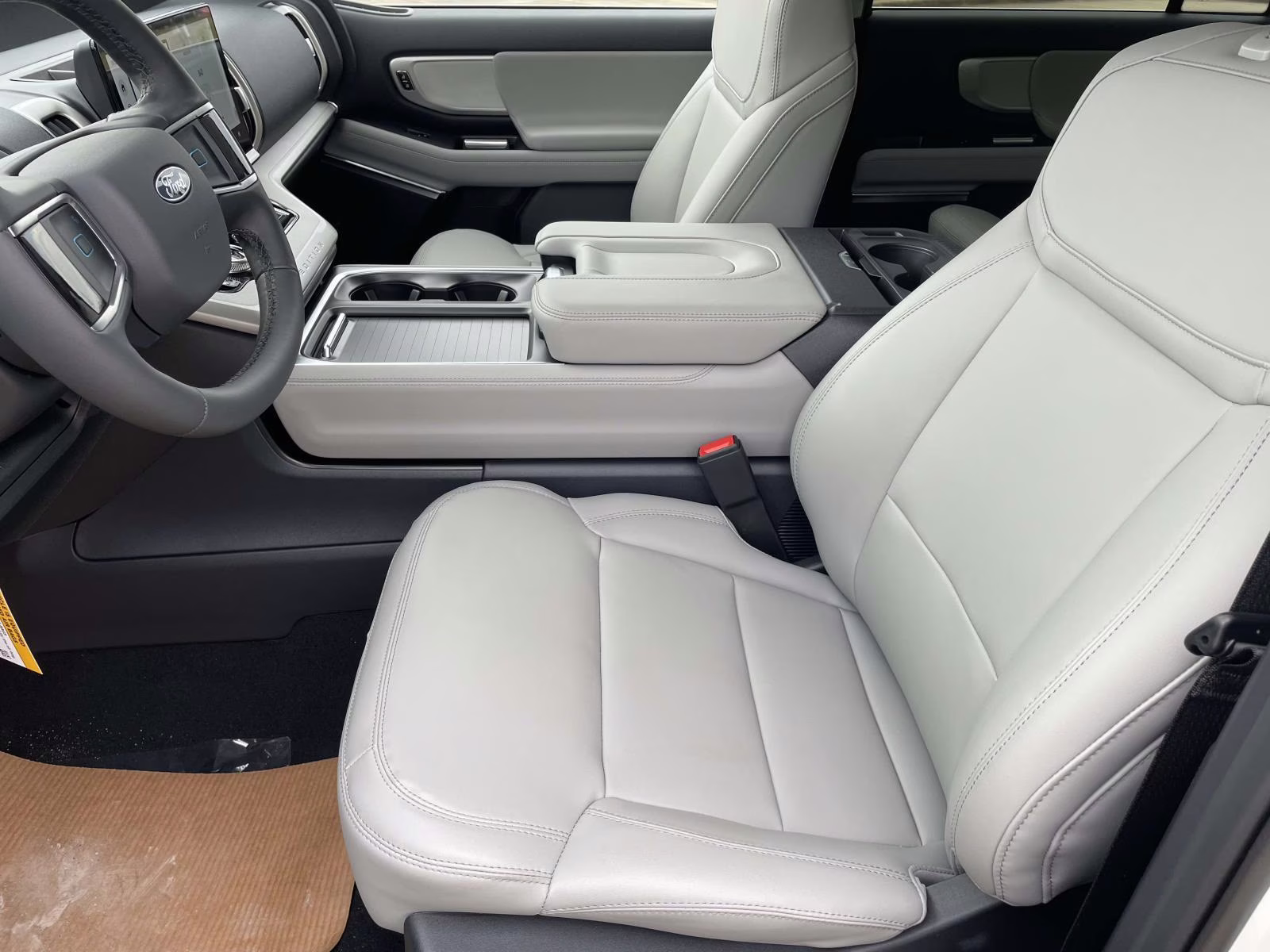 2026 Star White Metallic Tri-Coat Ford Expedition Max Active RWD SUV