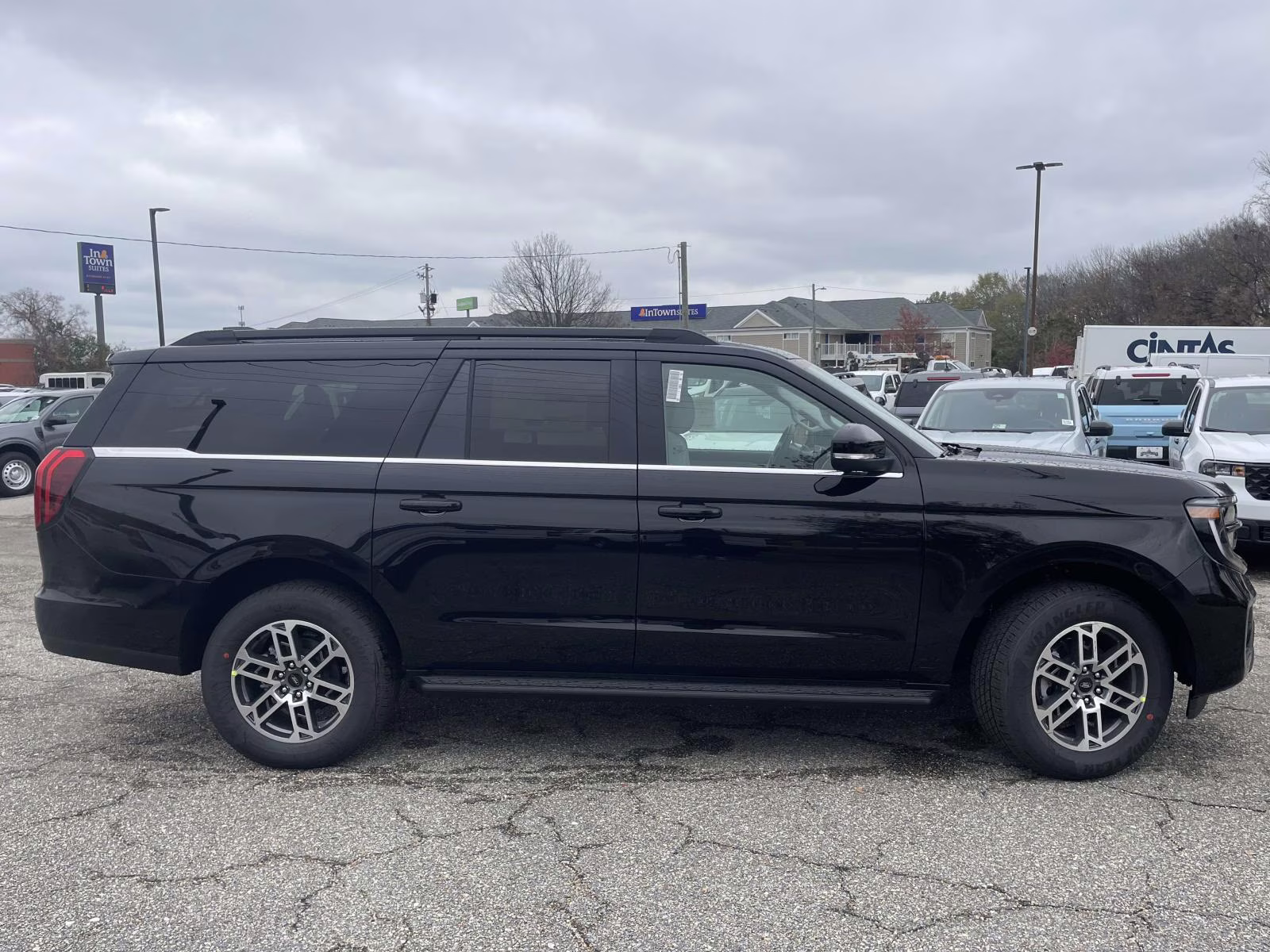 2025 Black Metallic Ford Expedition Max Active RWD SUV