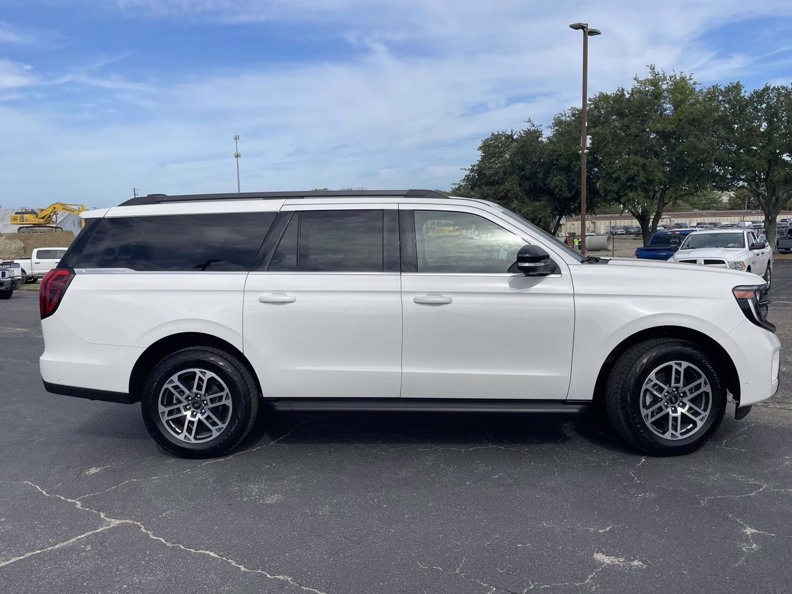 2025 Star White Metallic Tri-Coat Ford Expedition Max Active RWD SUV