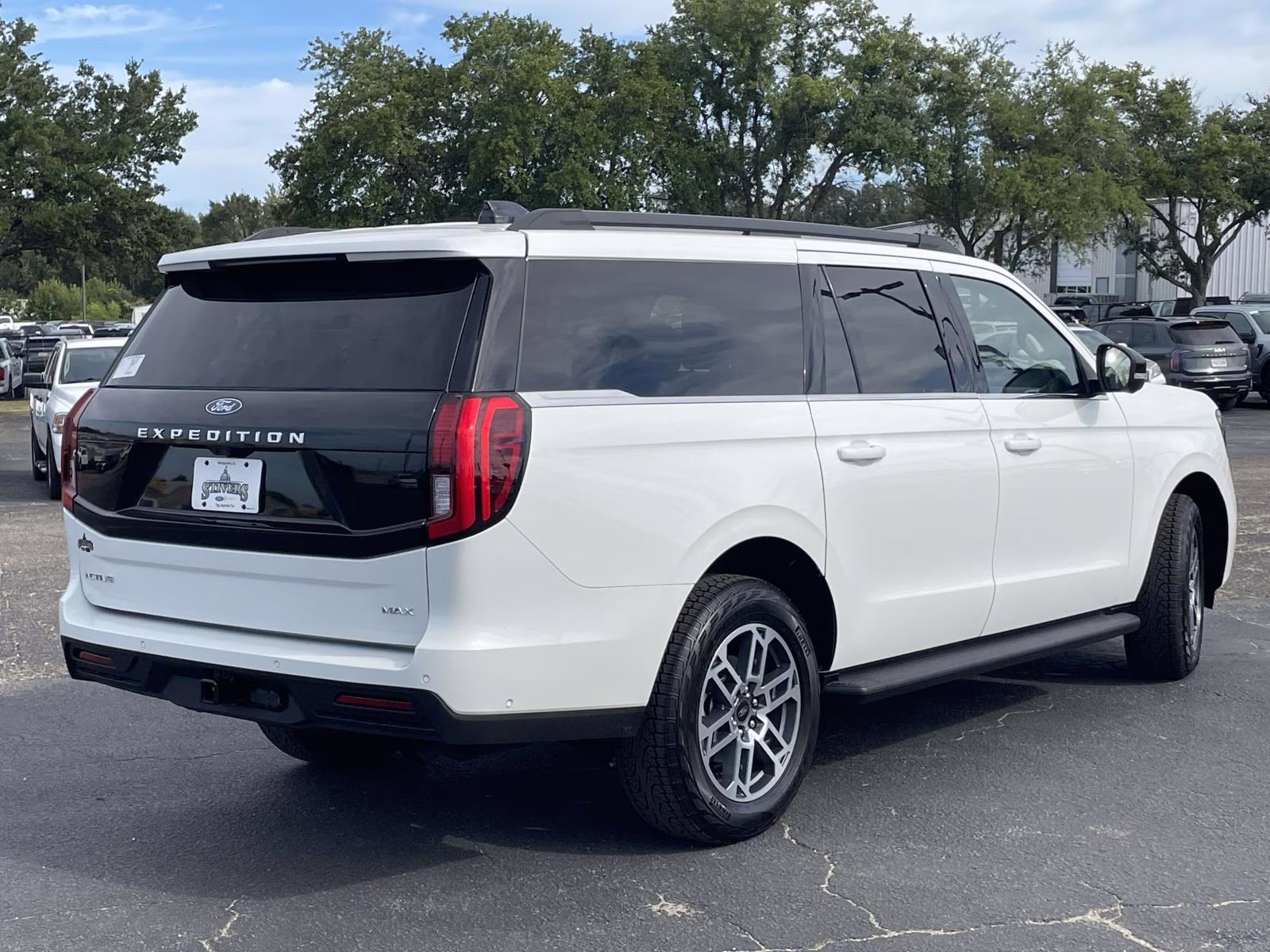 2025 Star White Metallic Tri-Coat Ford Expedition Max Active RWD SUV
