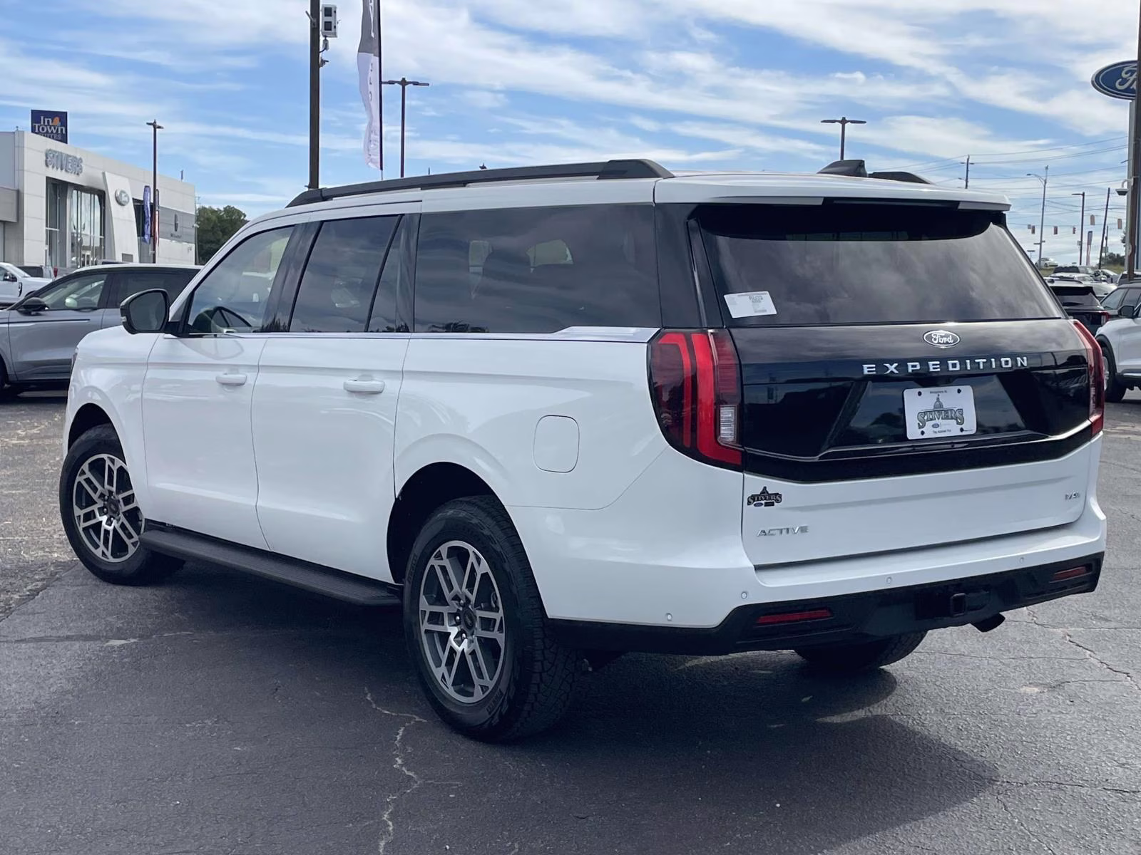 2025 Star White Metallic Tri-Coat Ford Expedition Max Active RWD SUV