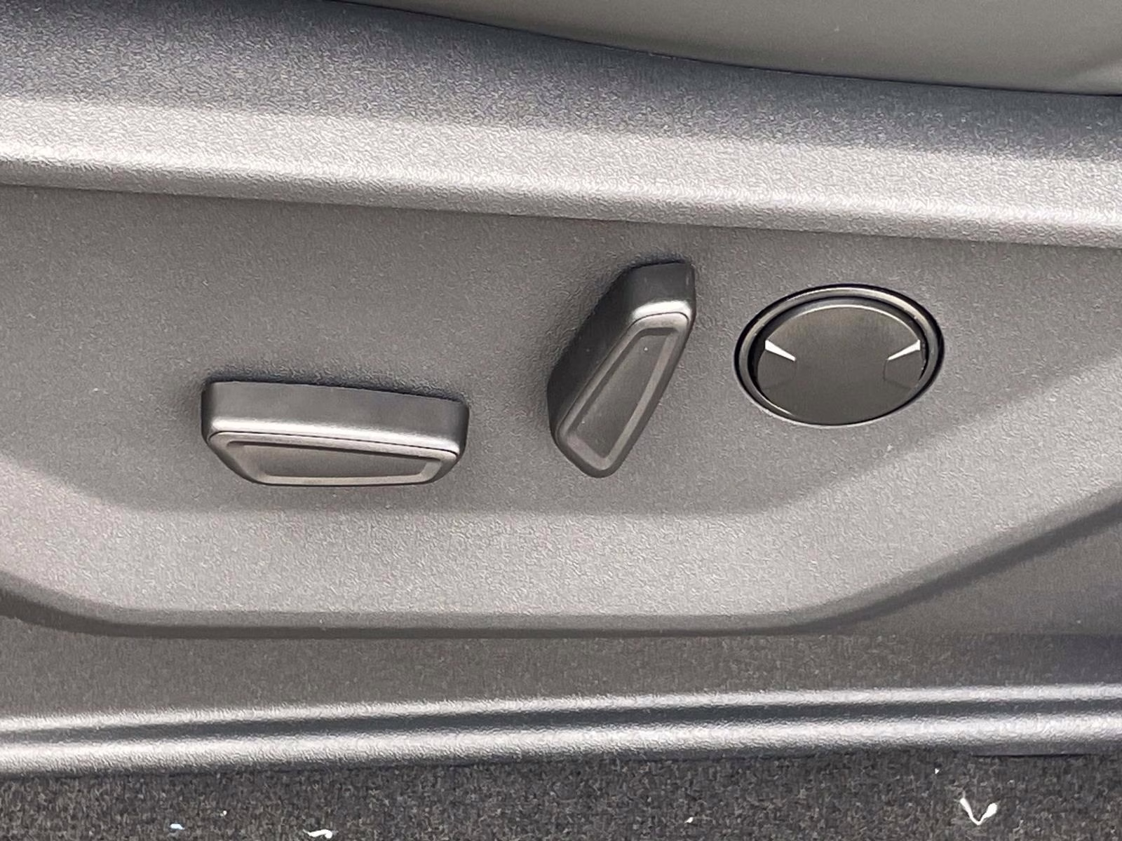 2026 Space Silver Metallic Ford Expedition Max Active RWD SUV