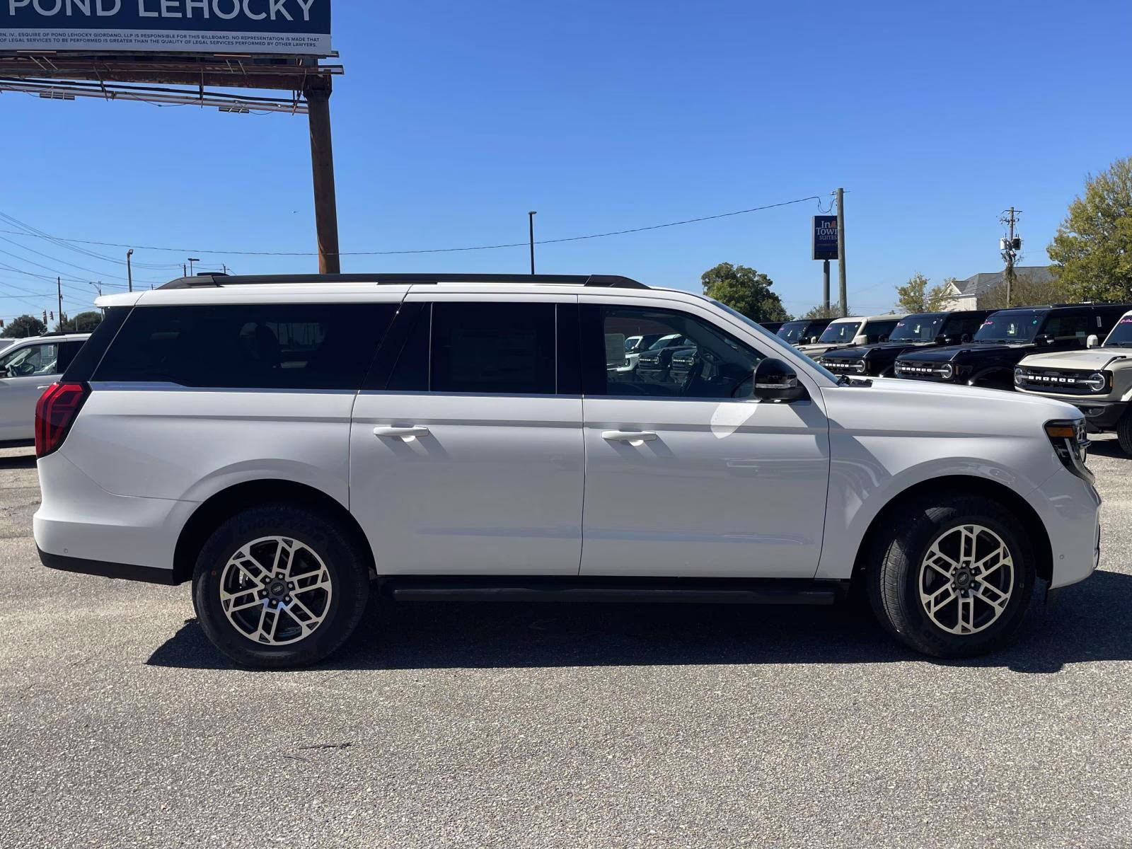 2025 Star White Metallic Tri-Coat Ford Expedition Max ACTIVE RWD SUV