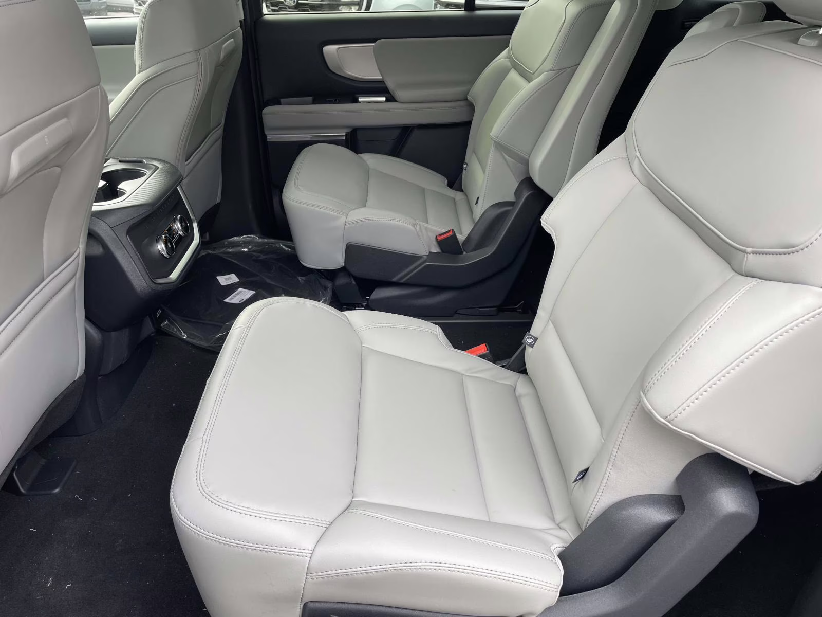 2026 Star White Metallic Tri-Coat Ford Expedition Max Active RWD SUV