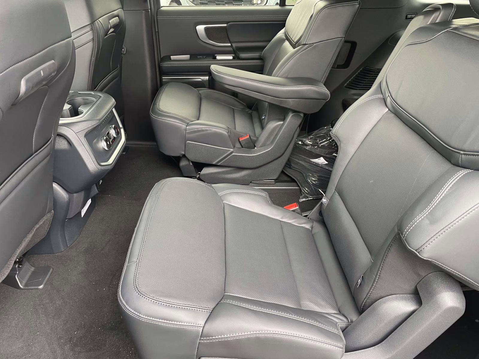 2025 Star White Metallic Tri-Coat Ford Expedition Max Platinum 4X4 SUV