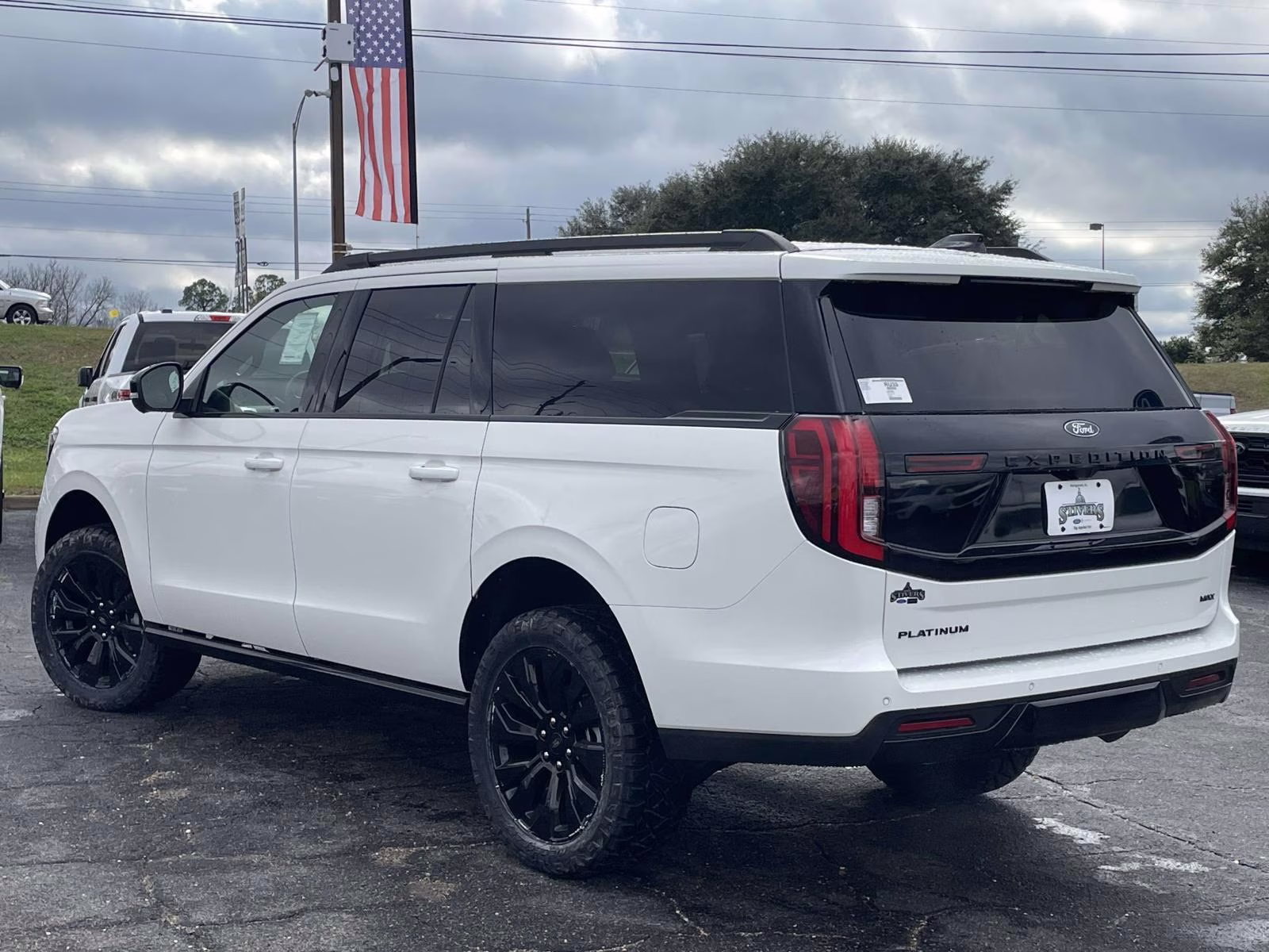 2025 Star White Metallic Tri-Coat Ford Expedition Max Platinum 4X4 SUV