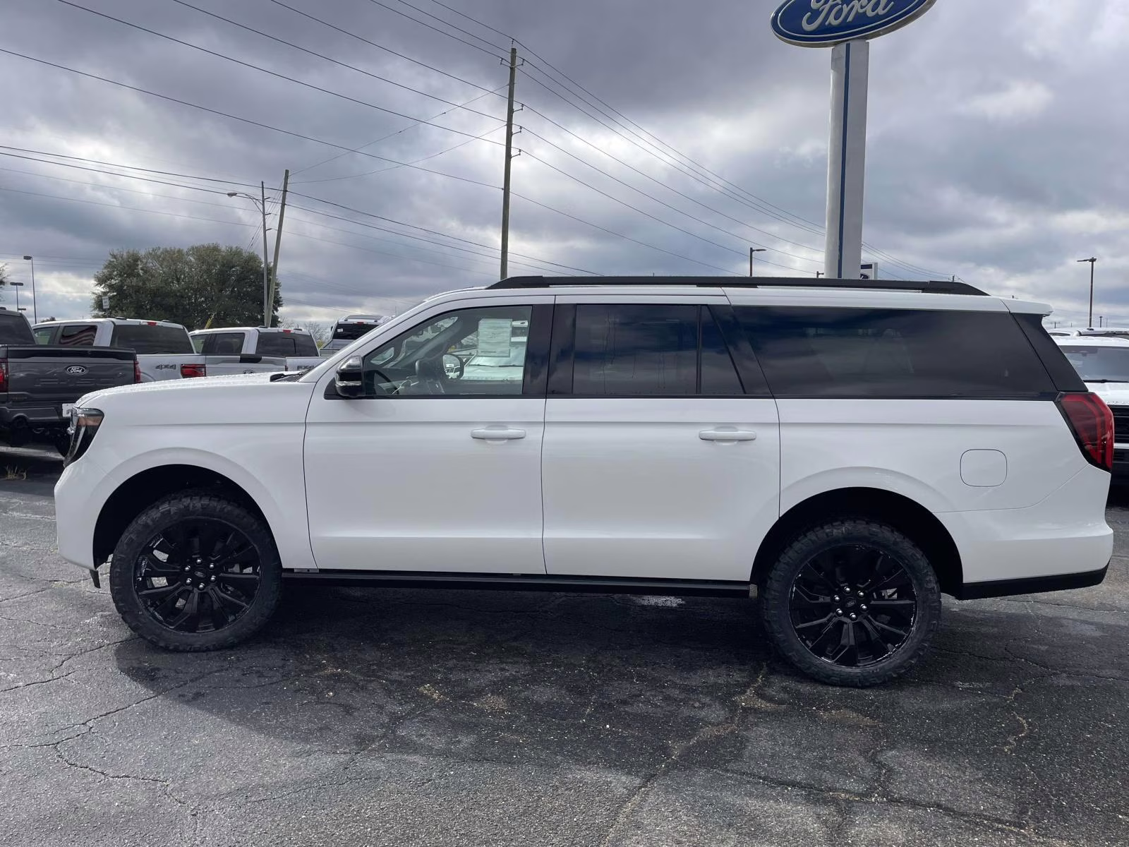 2025 Star White Metallic Tri-Coat Ford Expedition Max Platinum 4X4 SUV