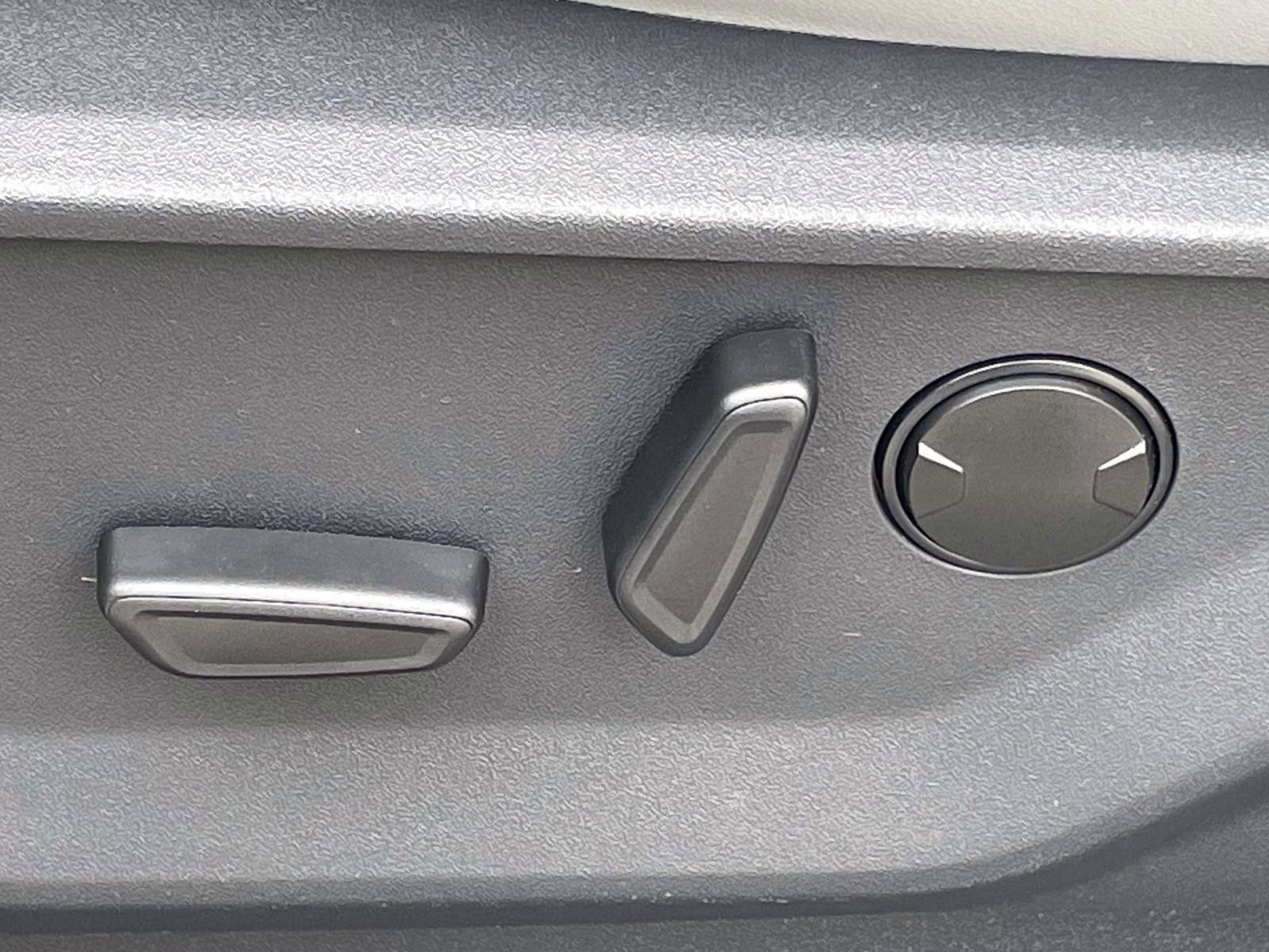 2026 Star White Metallic Tri-Coat Ford Expedition Active RWD SUV