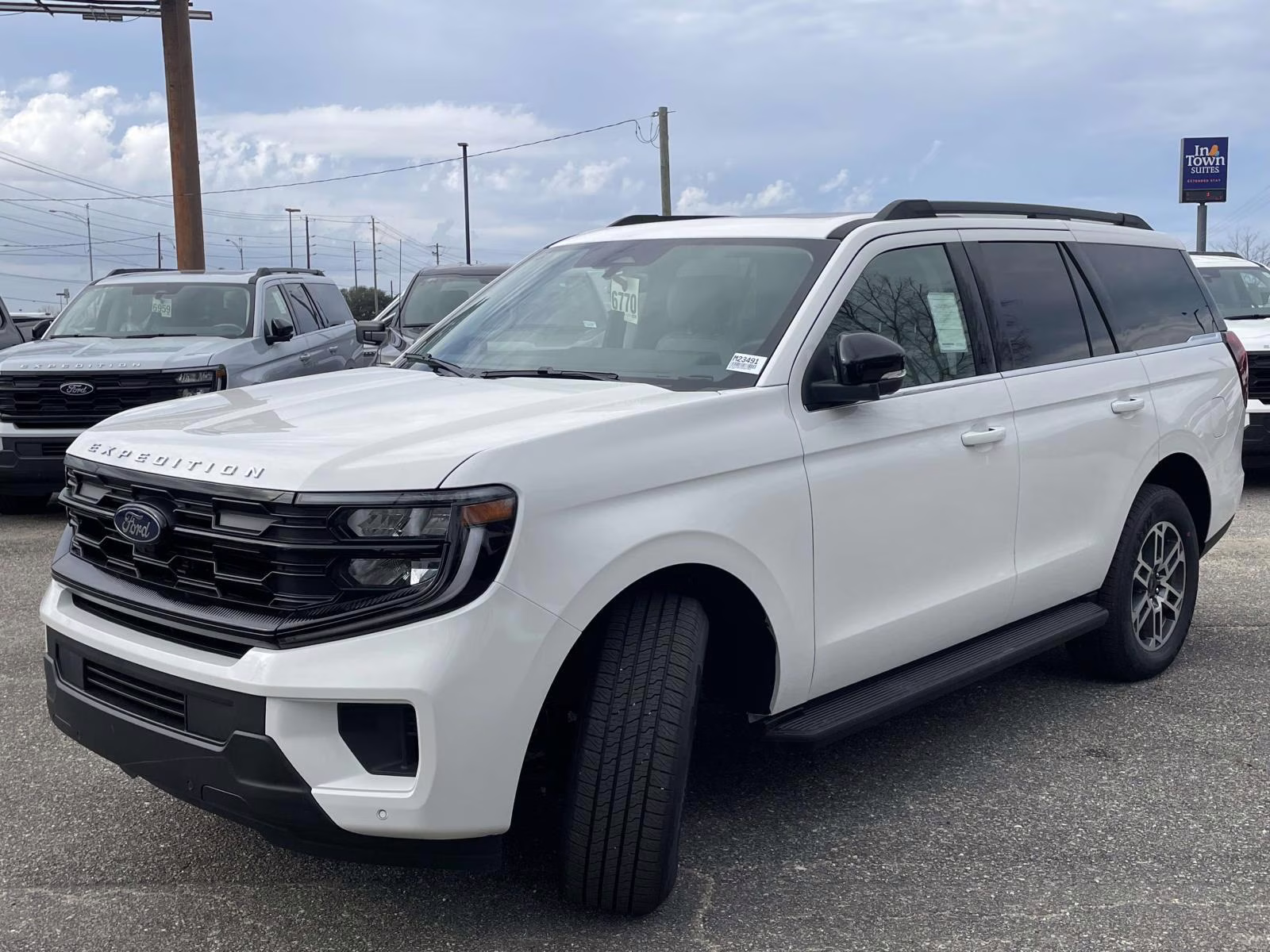 2026 Star White Metallic Tri-Coat Ford Expedition Active RWD SUV