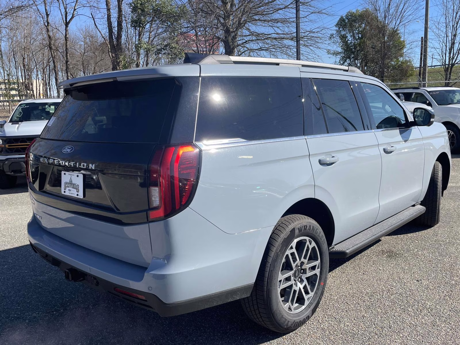 2026 Glacier Gray Metallic Tri-Coat Ford Expedition Active RWD SUV