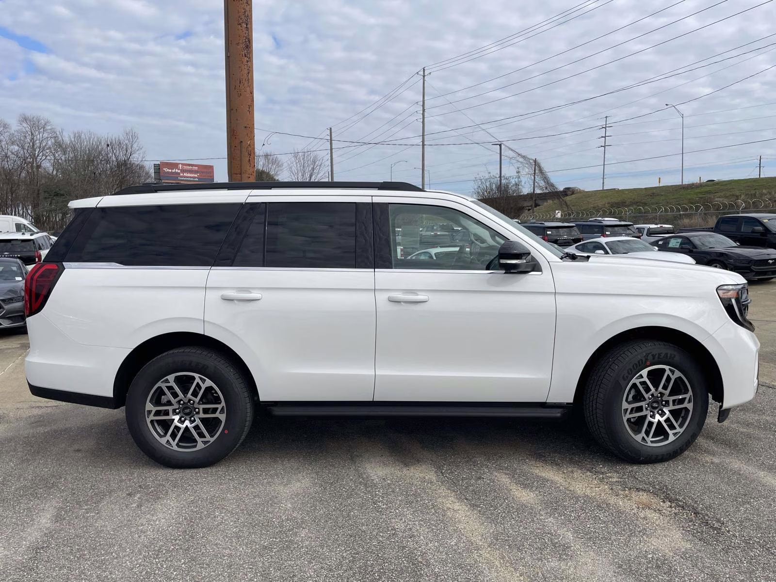 2026 Star White Metallic Tri-Coat Ford Expedition Active RWD SUV