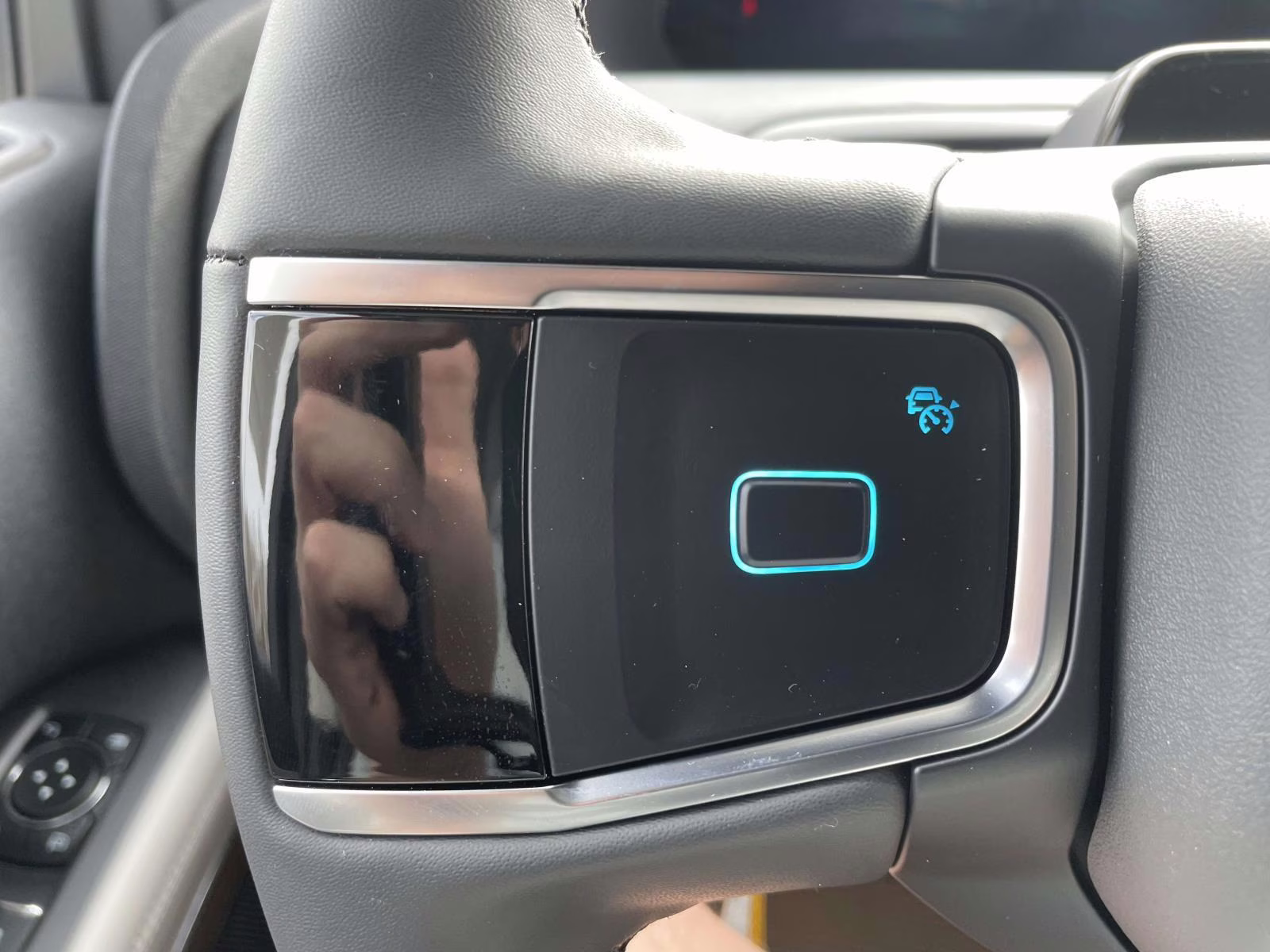 2026 Star White Metallic Tri-Coat Ford Expedition Active RWD SUV