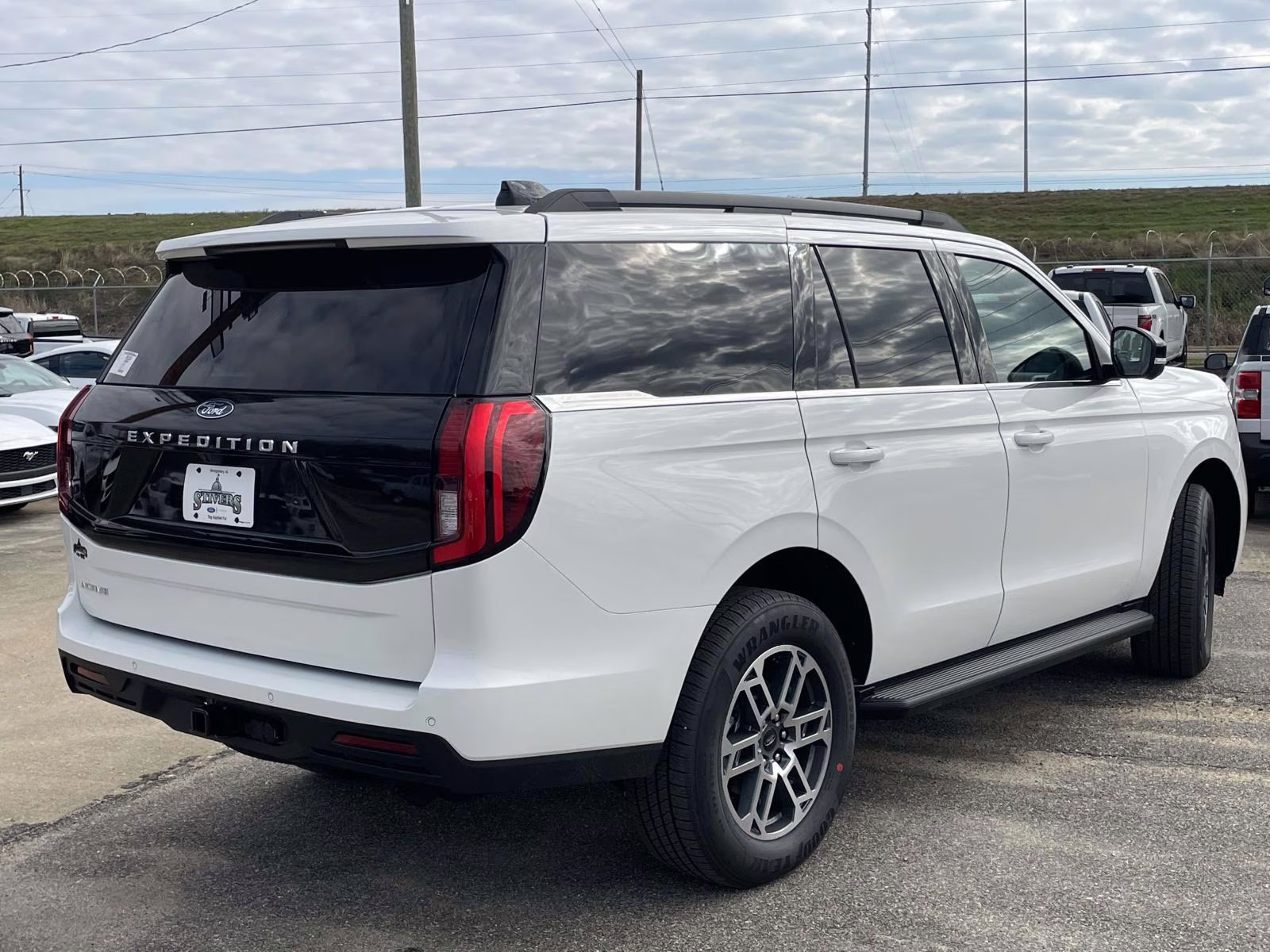 2026 Star White Metallic Tri-Coat Ford Expedition Active RWD SUV