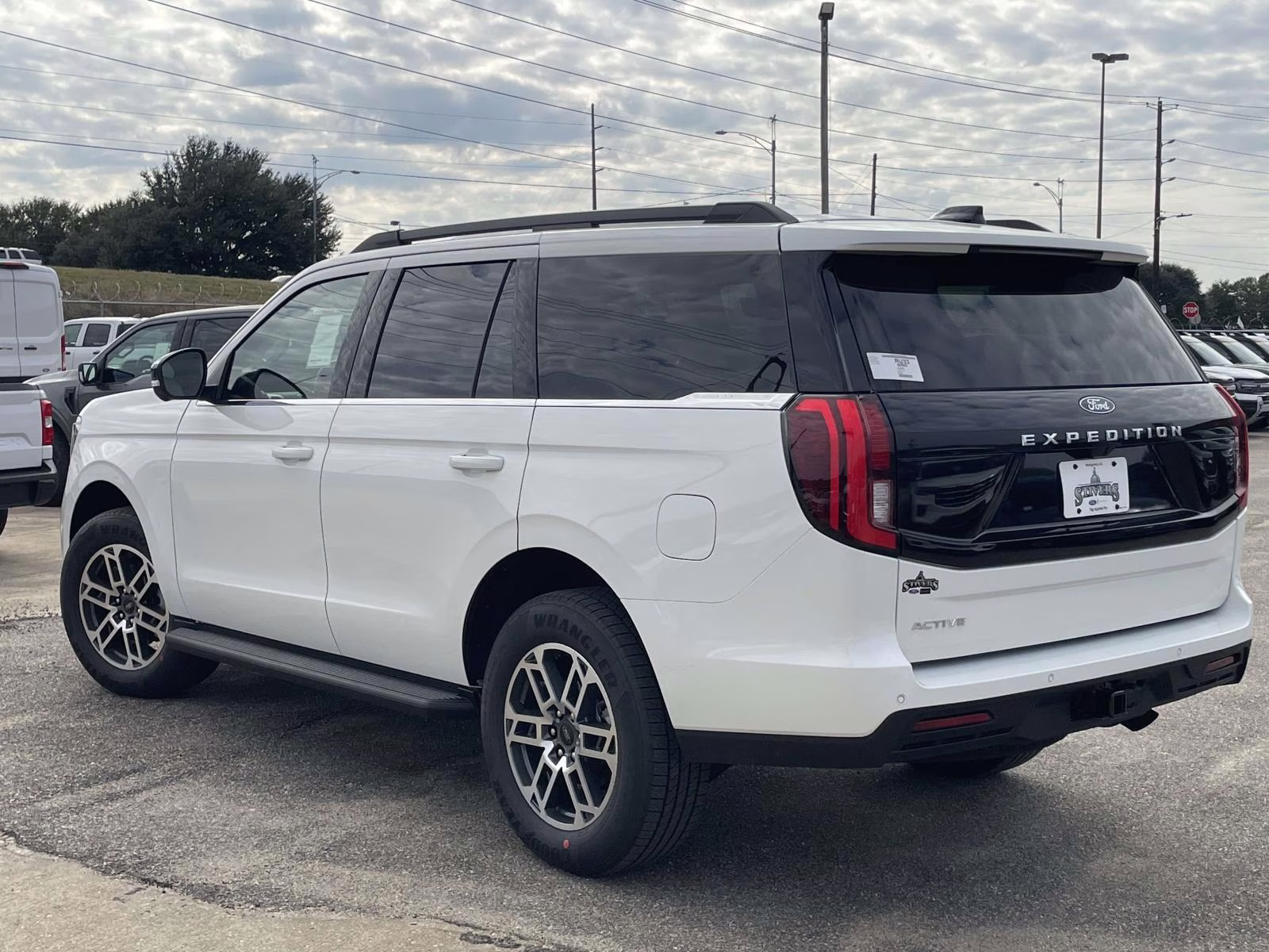 2026 Star White Metallic Tri-Coat Ford Expedition Active RWD SUV