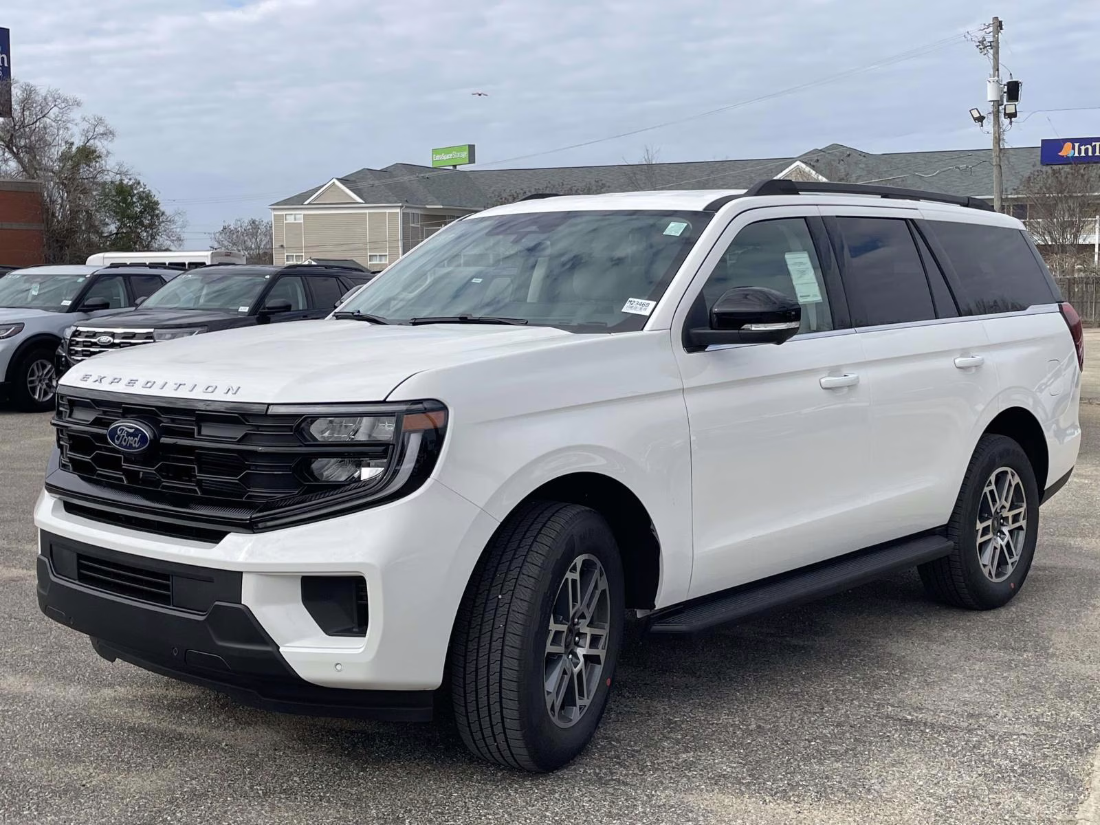2026 Star White Metallic Tri-Coat Ford Expedition Active RWD SUV