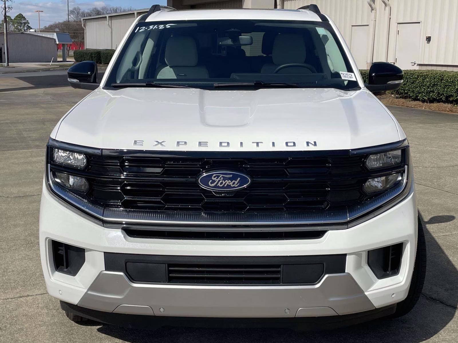 2026 Star White Metallic Tri-Coat Ford Expedition Platinum 4X4 SUV