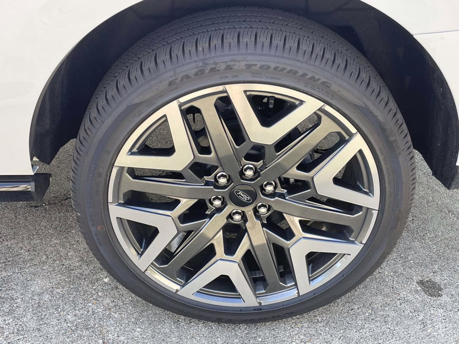 2026 Star White Metallic Tri-Coat Ford Expedition Platinum 4X4 SUV