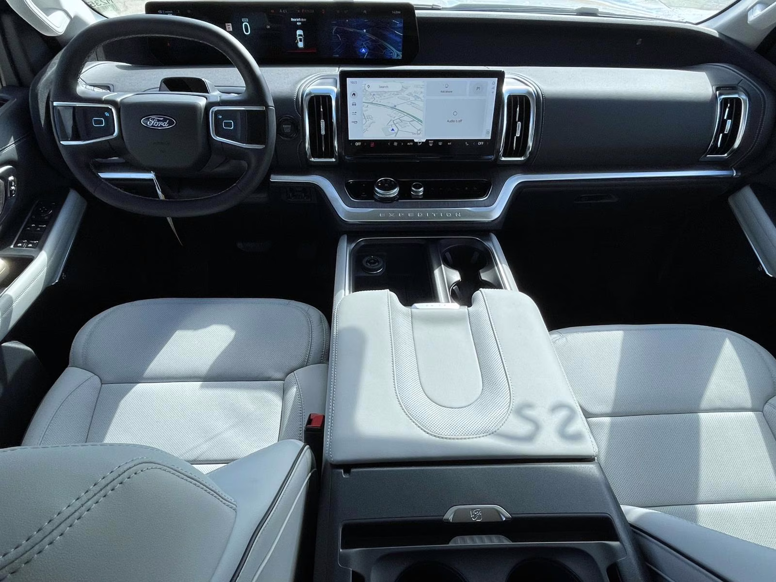 2026 Star White Metallic Tri-Coat Ford Expedition Platinum 4X4 SUV