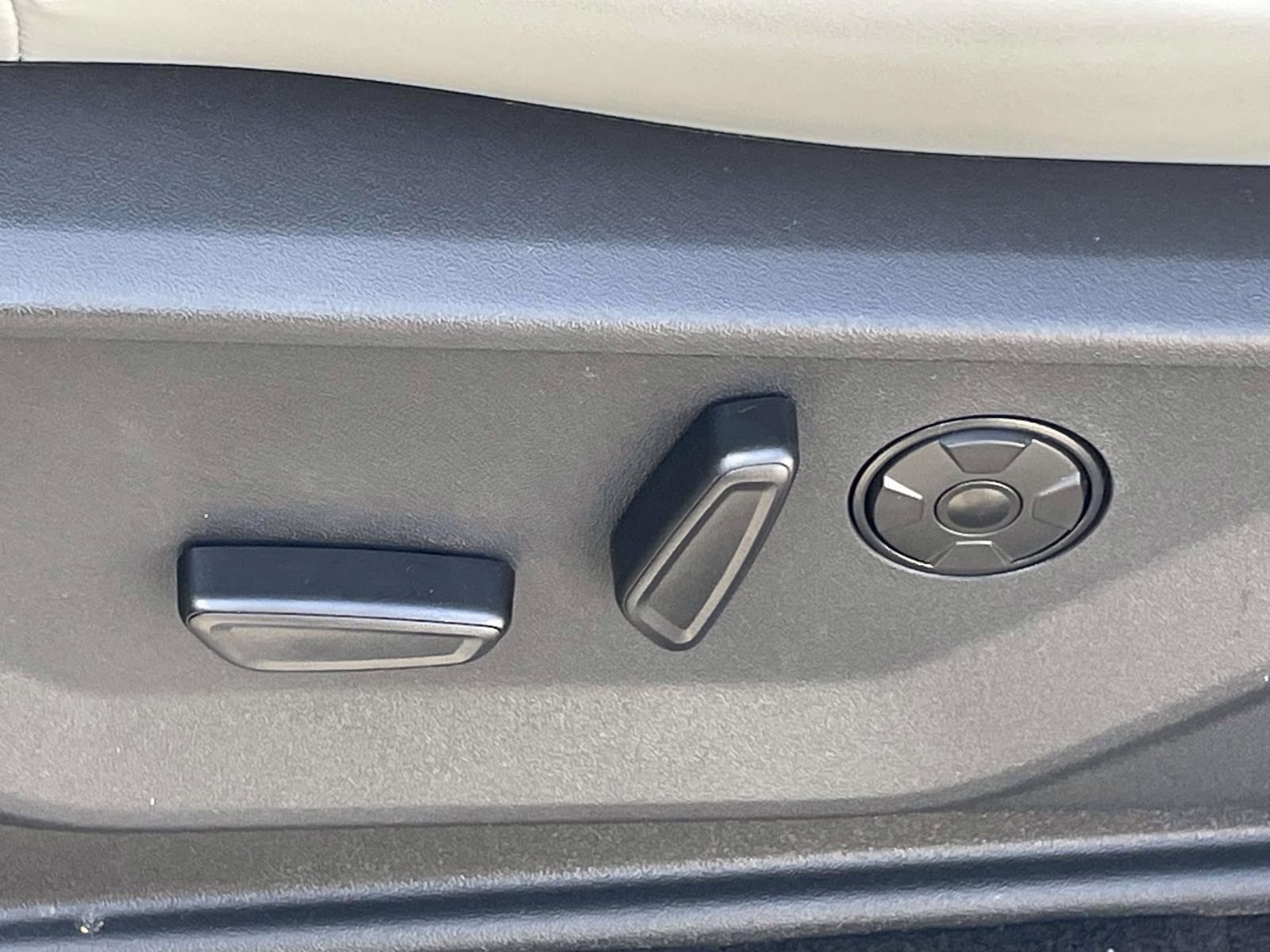 2026 Star White Metallic Tri-Coat Ford Expedition Platinum 4X4 SUV