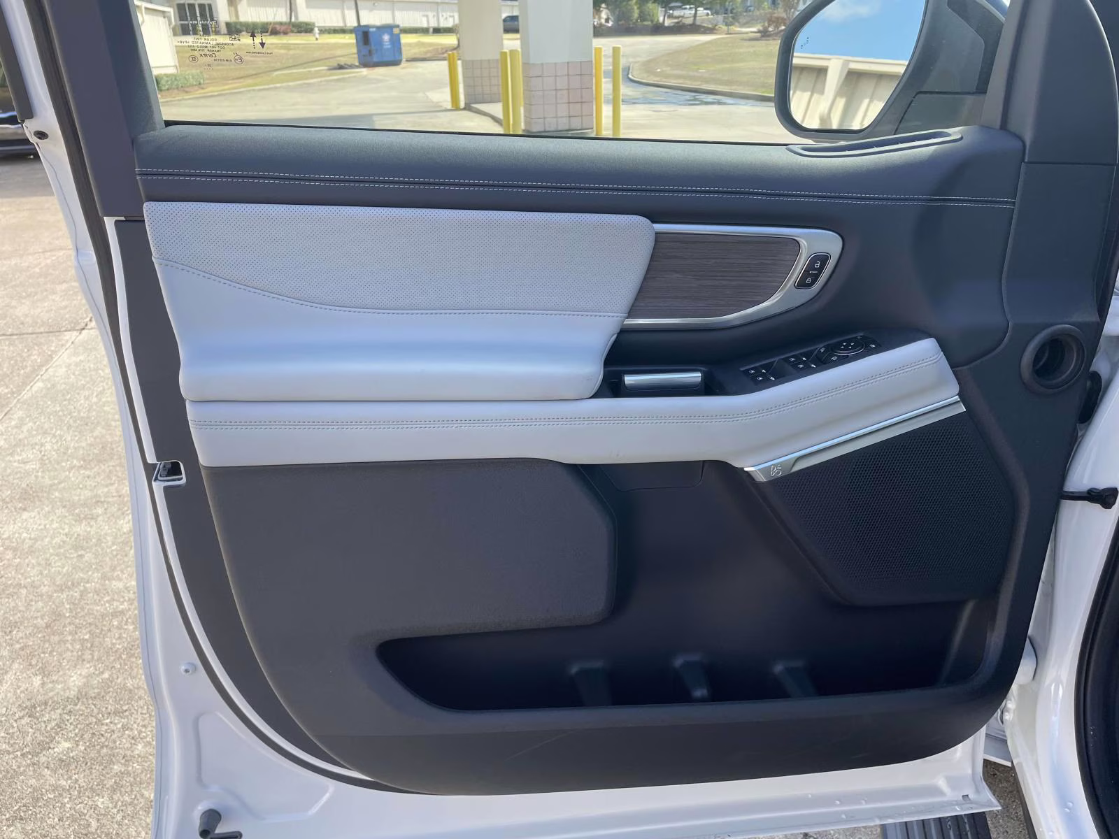 2026 Star White Metallic Tri-Coat Ford Expedition Platinum 4X4 SUV