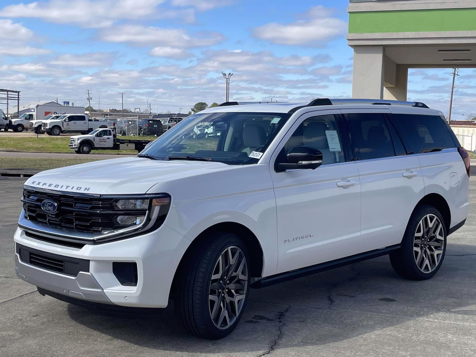 2026 Star White Metallic Tri-Coat Ford Expedition Platinum 4X4 SUV