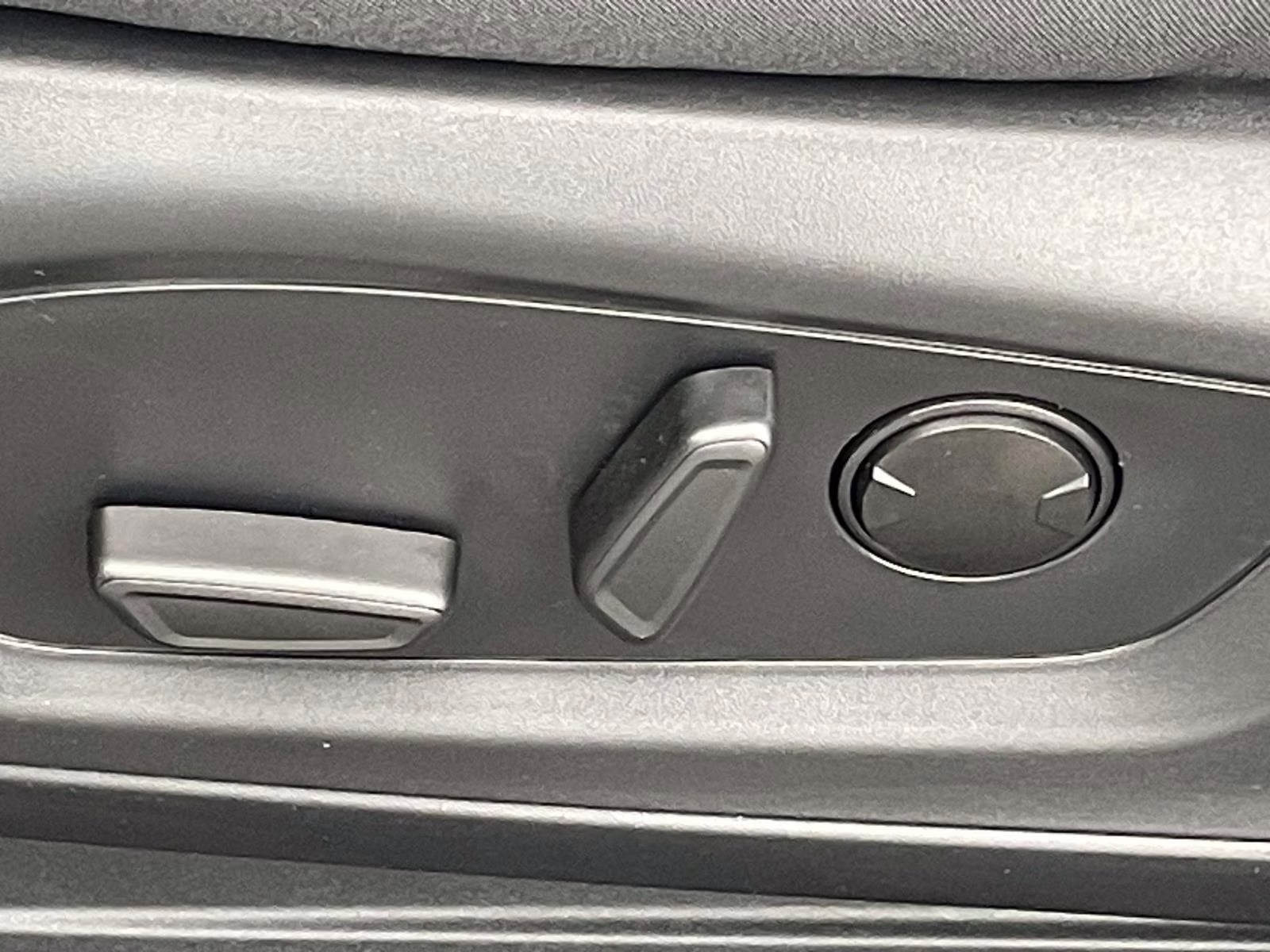 2026 Star White Metallic Tri-Coat Ford Explorer Active RWD SUV