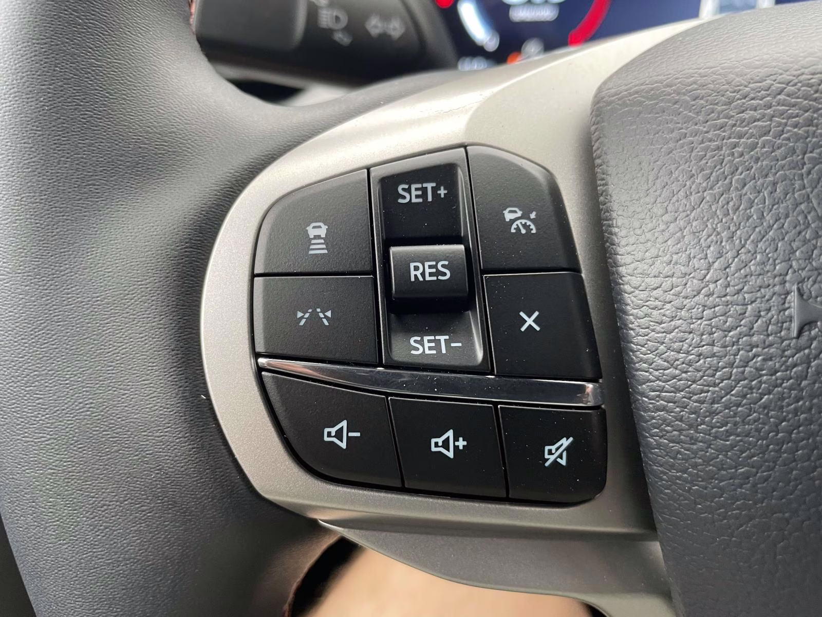 2026 Star White Metallic Tri-Coat Ford Explorer Active RWD SUV