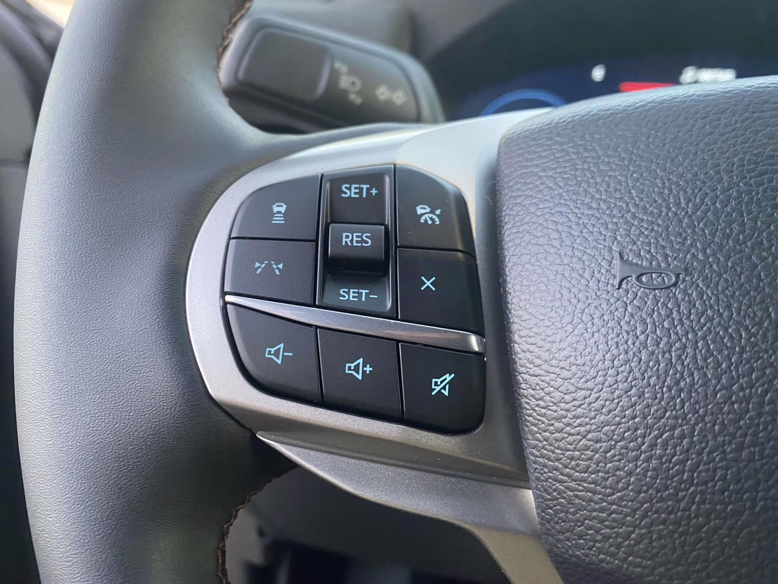 2025 Carbonized Gray Metallic Ford Explorer Active RWD SUV