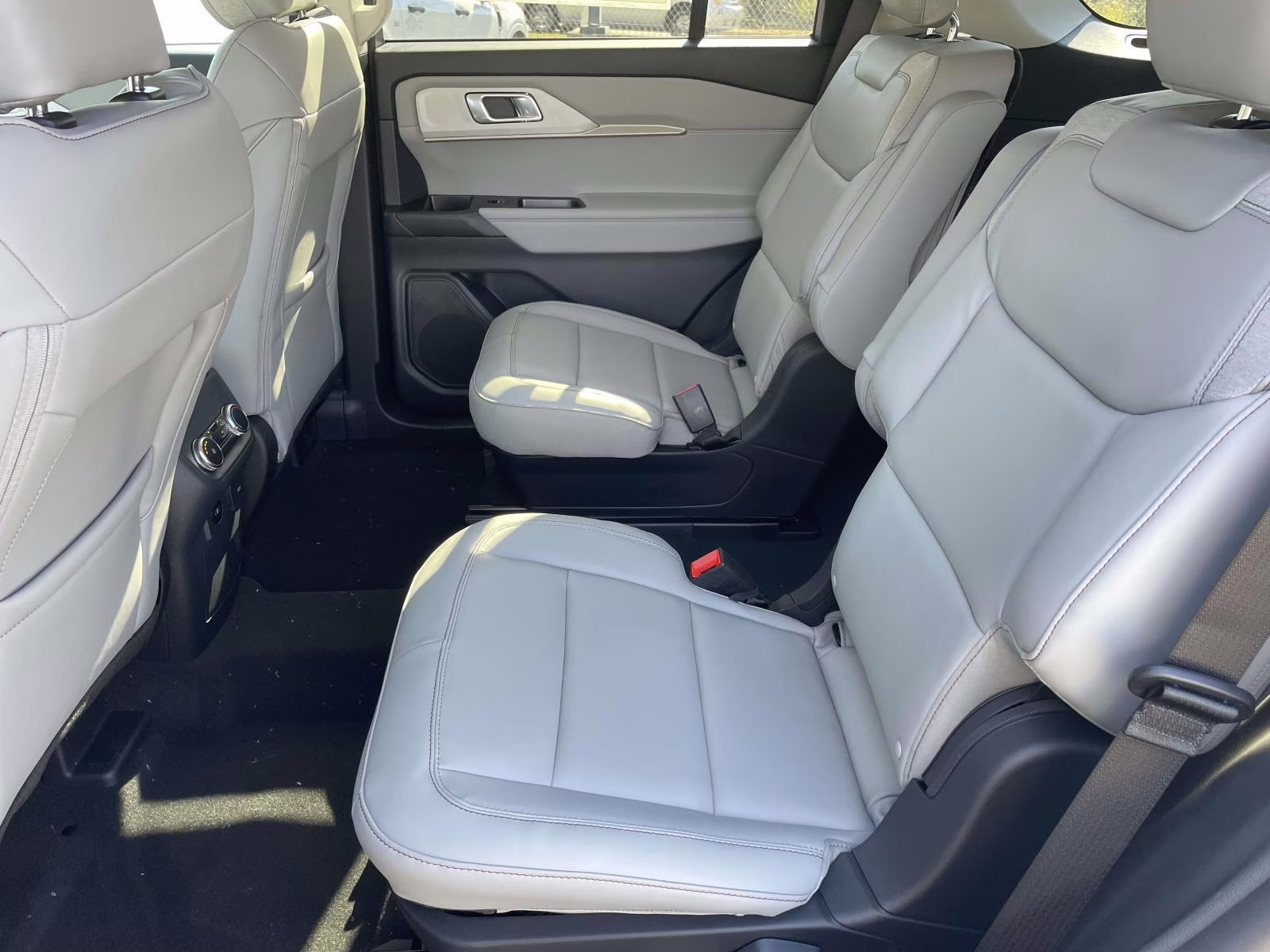 2026 Star White Metallic Tri-Coat Ford Explorer Active RWD SUV