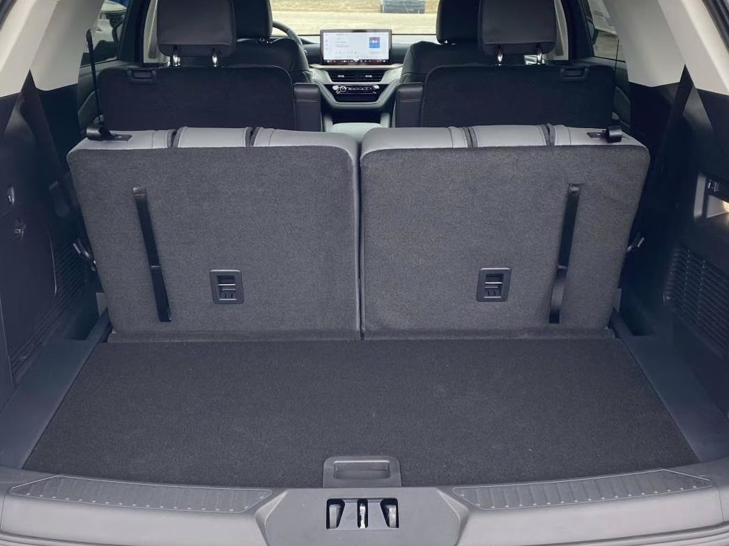 2026 Star White Metallic Tri-Coat Ford Explorer Active RWD SUV