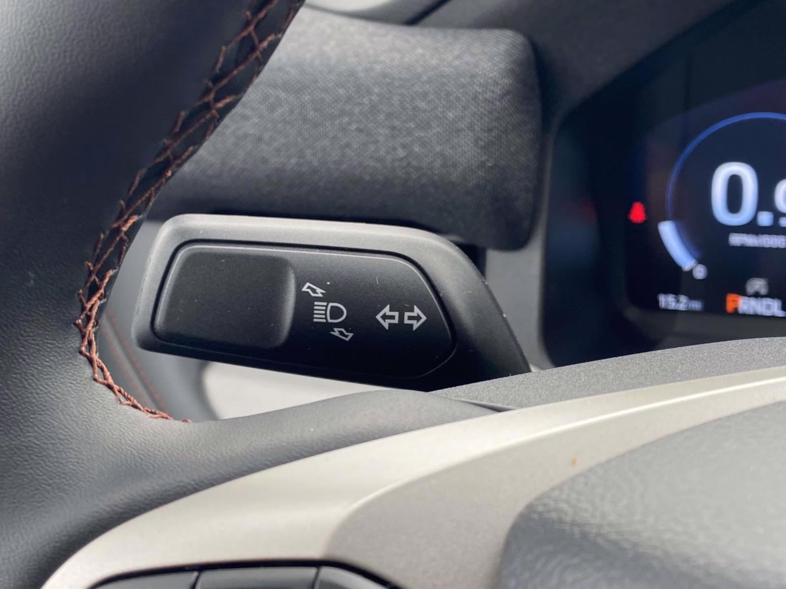 2026 Star White Metallic Tri-Coat Ford Explorer Active RWD SUV