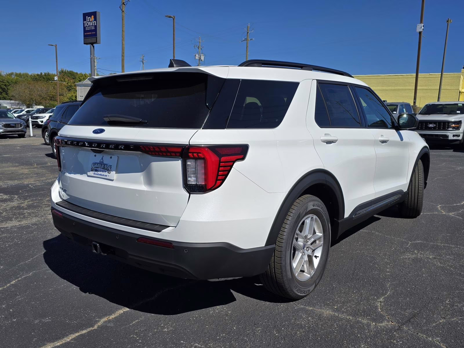 2025 Star White Metallic Tri-Coat Ford Explorer Active RWD SUV