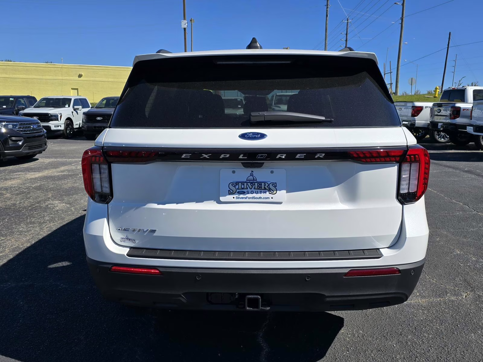 2025 Star White Metallic Tri-Coat Ford Explorer Active RWD SUV