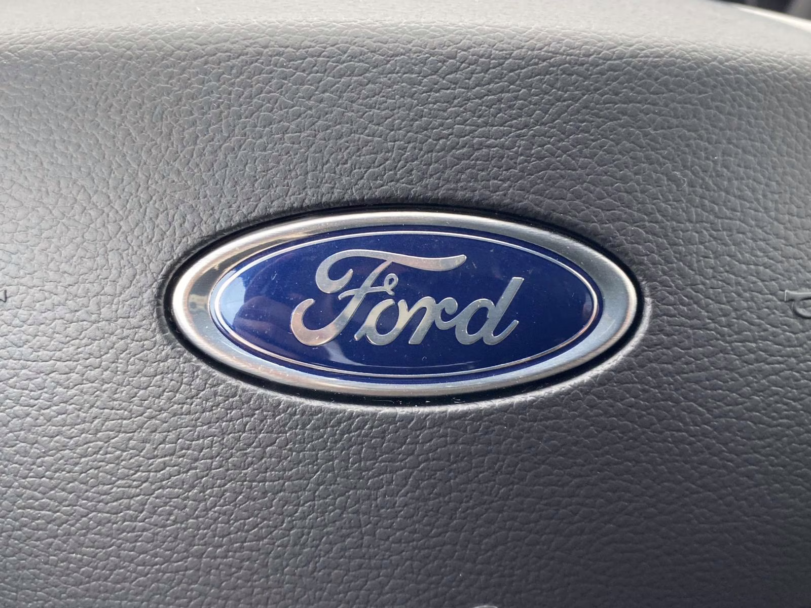 2026 Star White Metallic Tri-Coat Ford Explorer Active RWD SUV