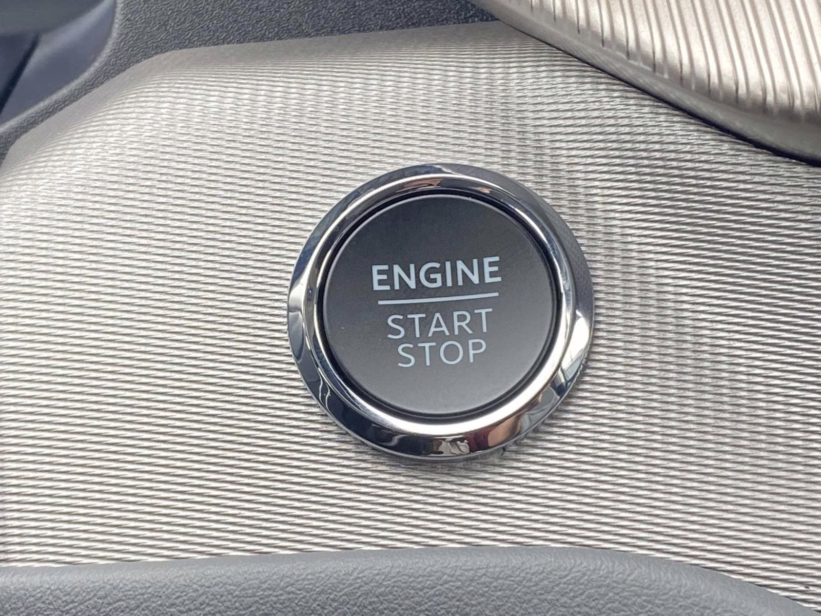 2026 Star White Metallic Tri-Coat Ford Explorer Active RWD SUV