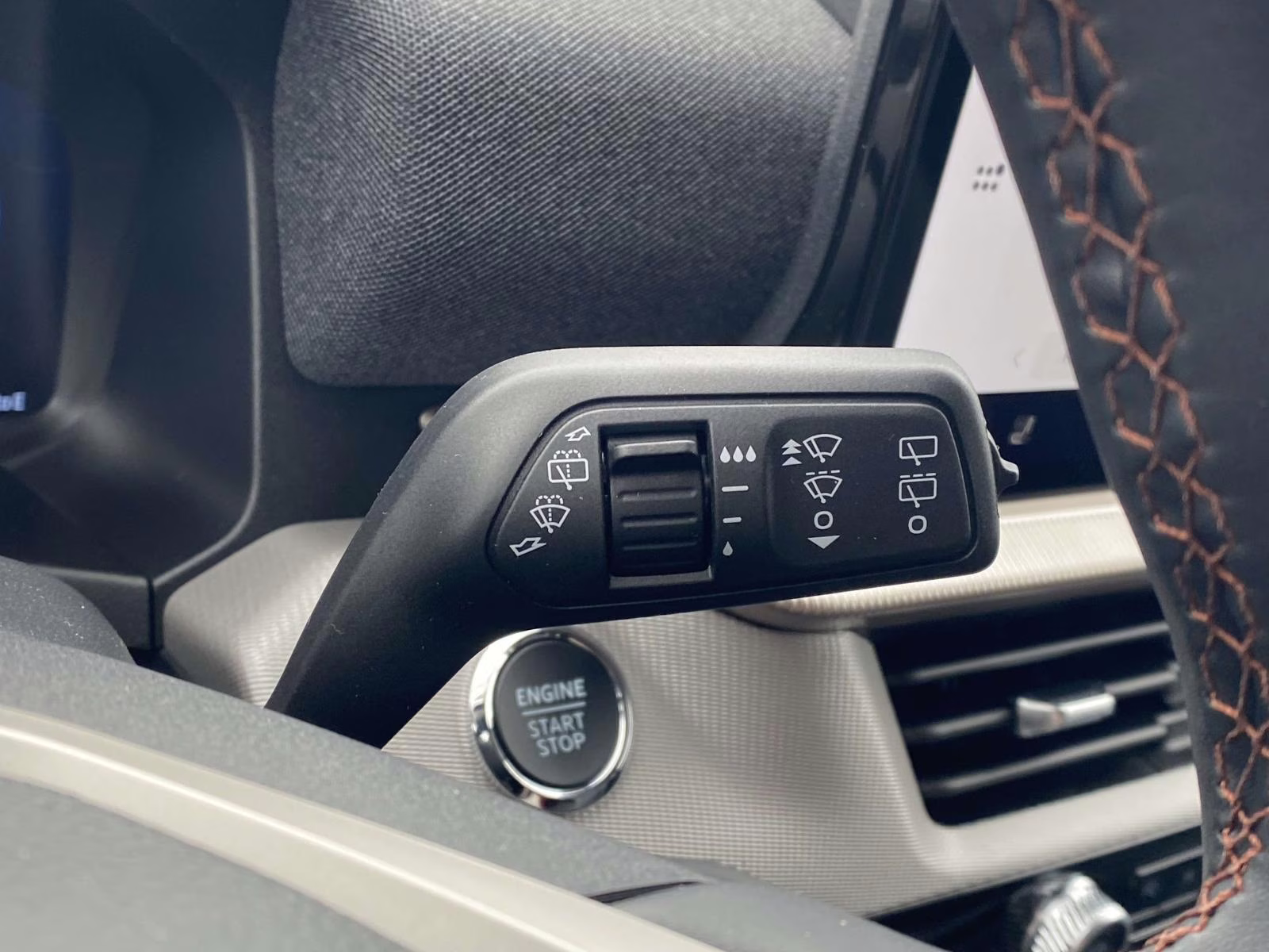 2026 Star White Metallic Tri-Coat Ford Explorer Active RWD SUV