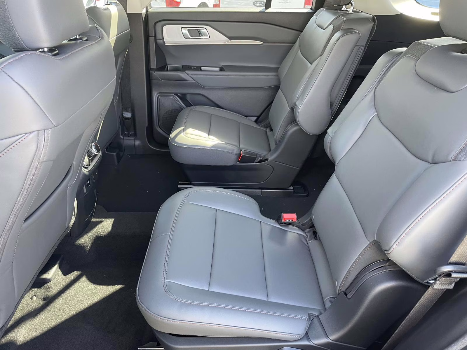 2026 Agate Black Metallic Ford Explorer Active RWD SUV