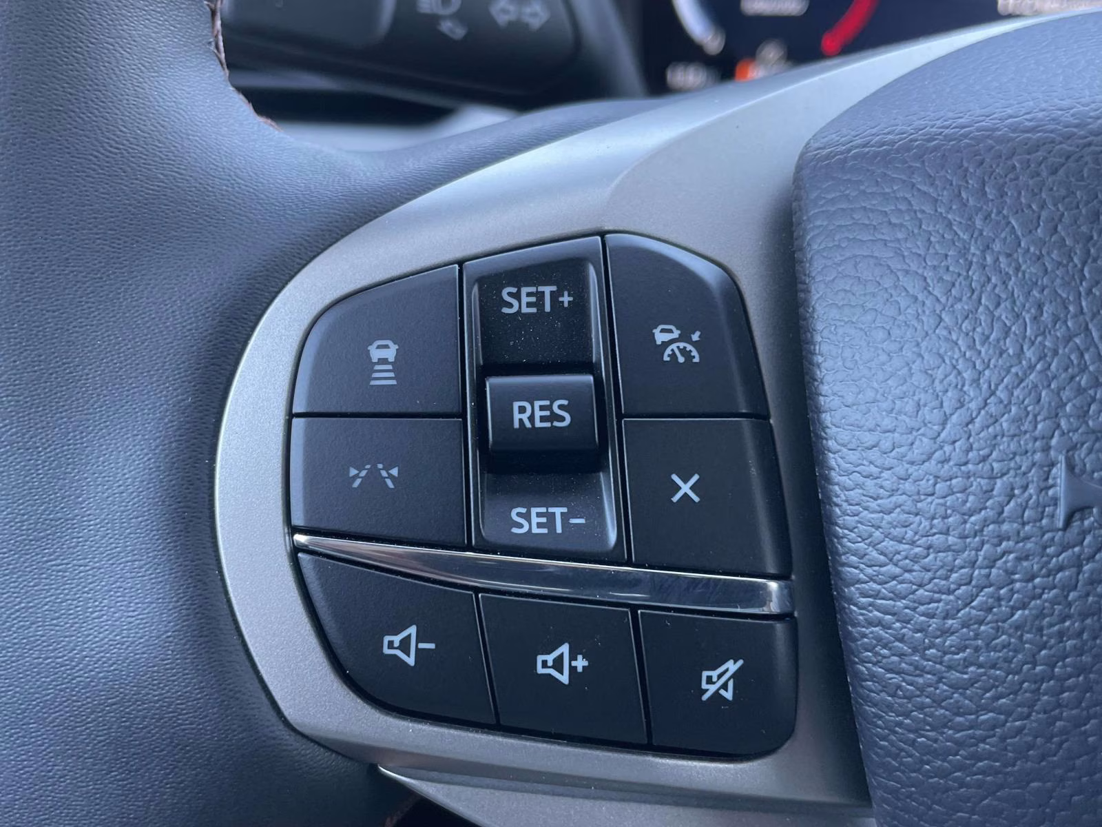 2026 Agate Black Metallic Ford Explorer Active RWD SUV