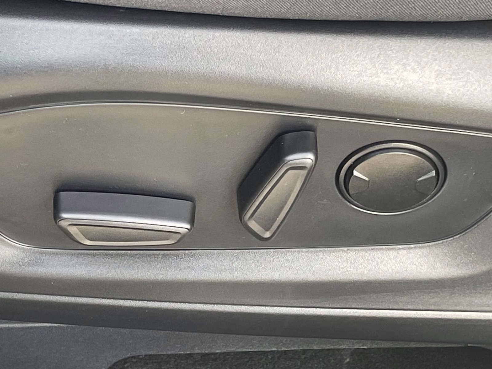 2026 Space White Metallic Ford Explorer Active RWD SUV