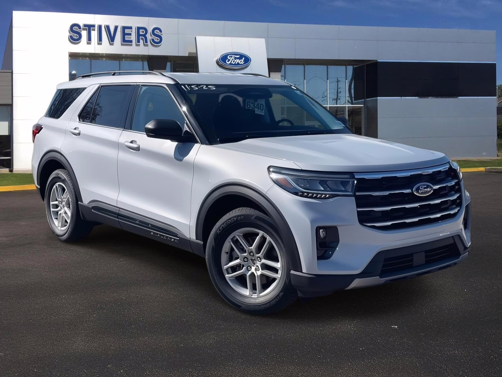 2026 Space White Metallic Ford Explorer Active RWD SUV