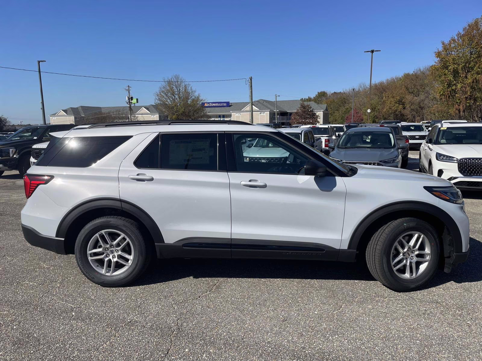 2026 Space White Metallic Ford Explorer Active RWD SUV