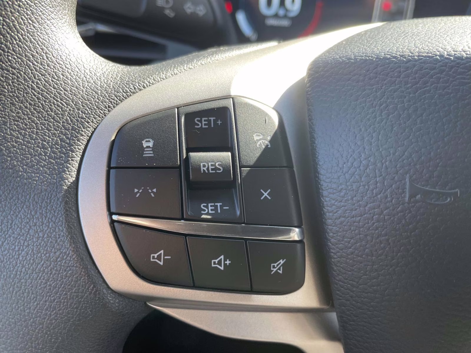 2026 Star White Metallic Tri-Coat Ford Explorer Active RWD SUV