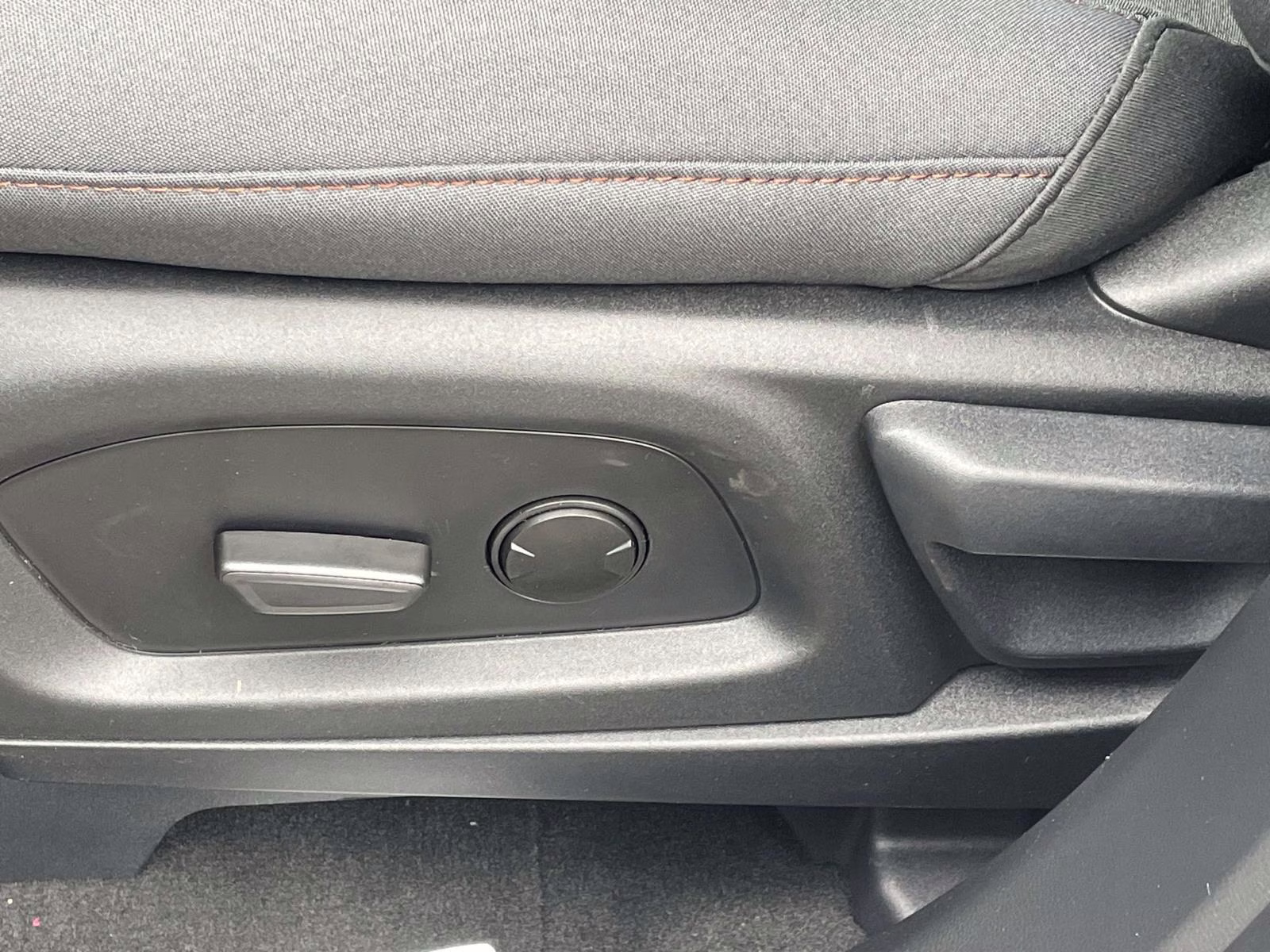 2026 Space White Metallic Ford Explorer Active RWD SUV