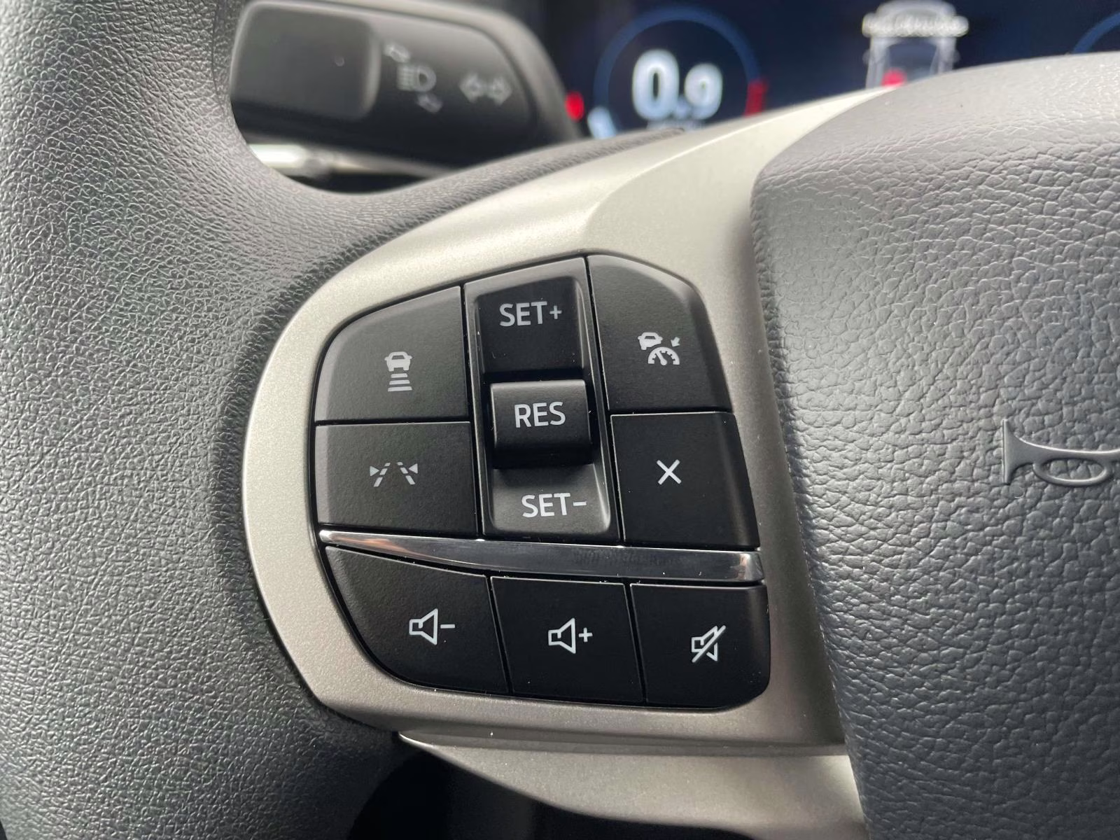 2026 Space White Metallic Ford Explorer Active RWD SUV