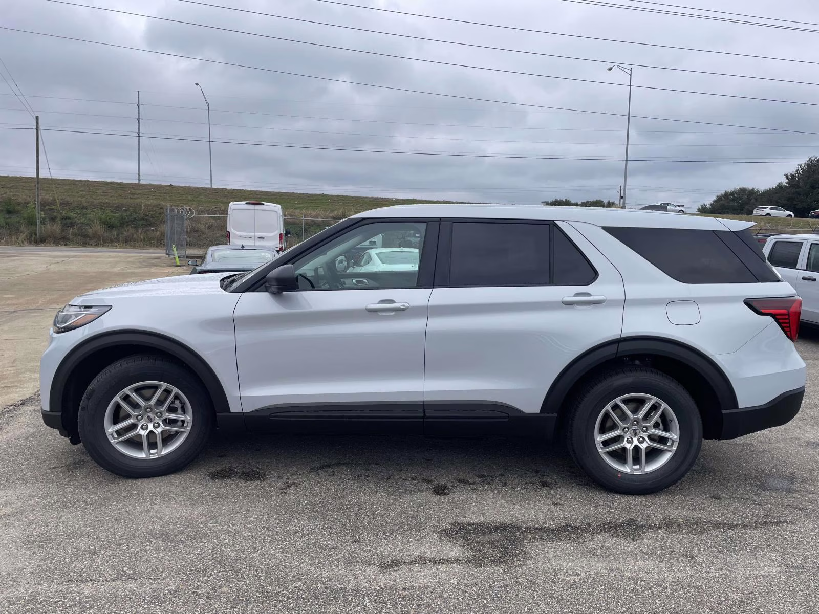 2026 Space White Metallic Ford Explorer Active RWD SUV