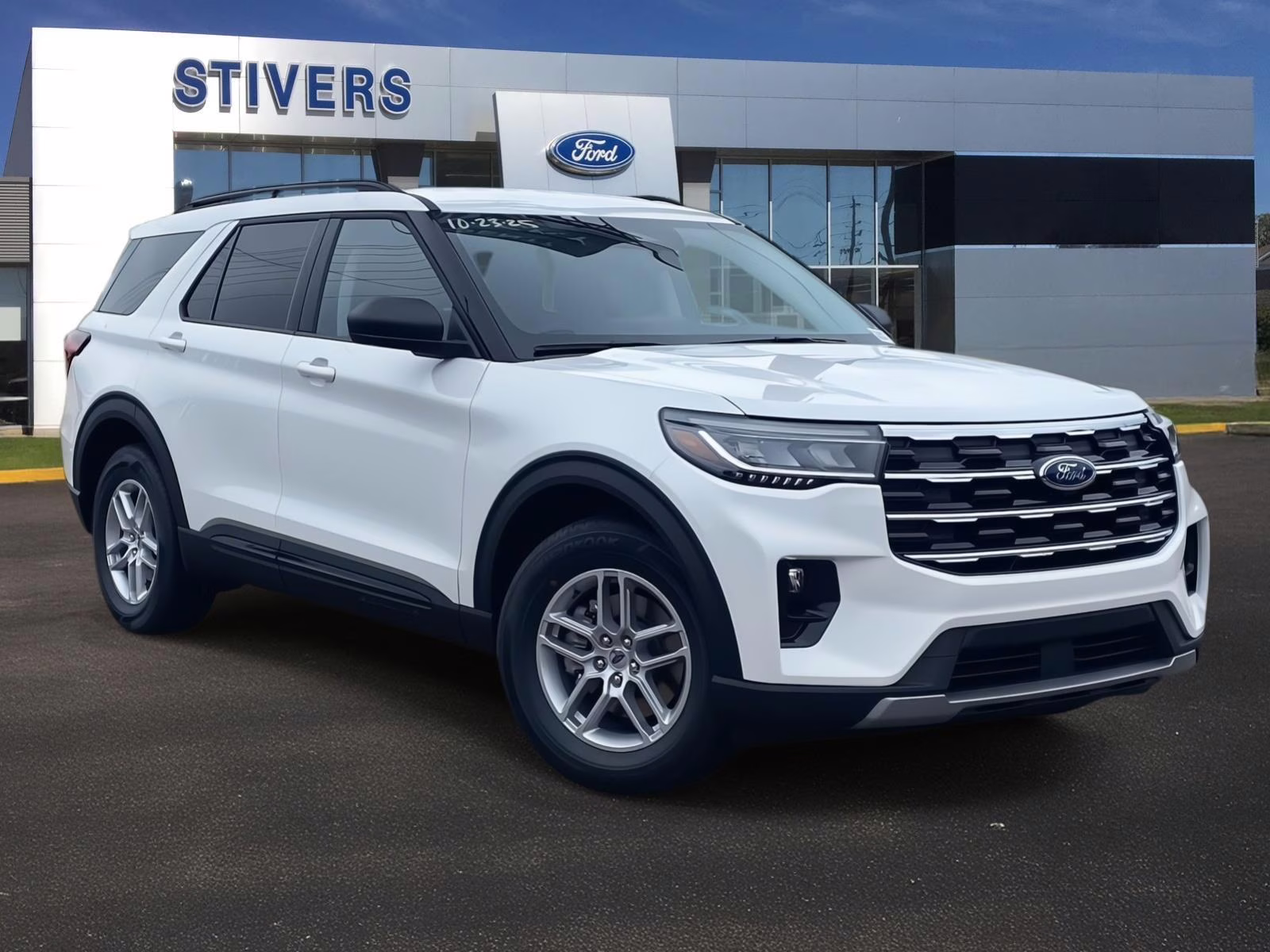 2026 Star White Metallic Tri-Coat Ford Explorer Active RWD SUV